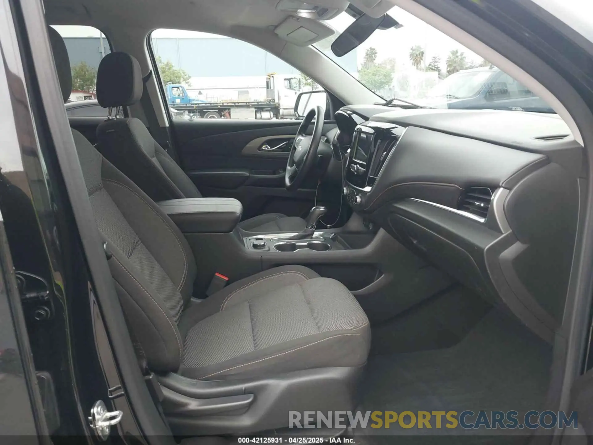 5 Photograph of a damaged car 1GNERFKW2LJ201873 CHEVROLET TRAVERSE 2020