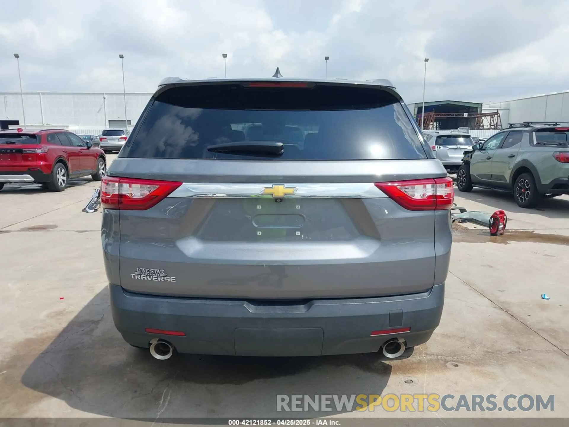 17 Photograph of a damaged car 1GNERFKW2LJ214154 CHEVROLET TRAVERSE 2020