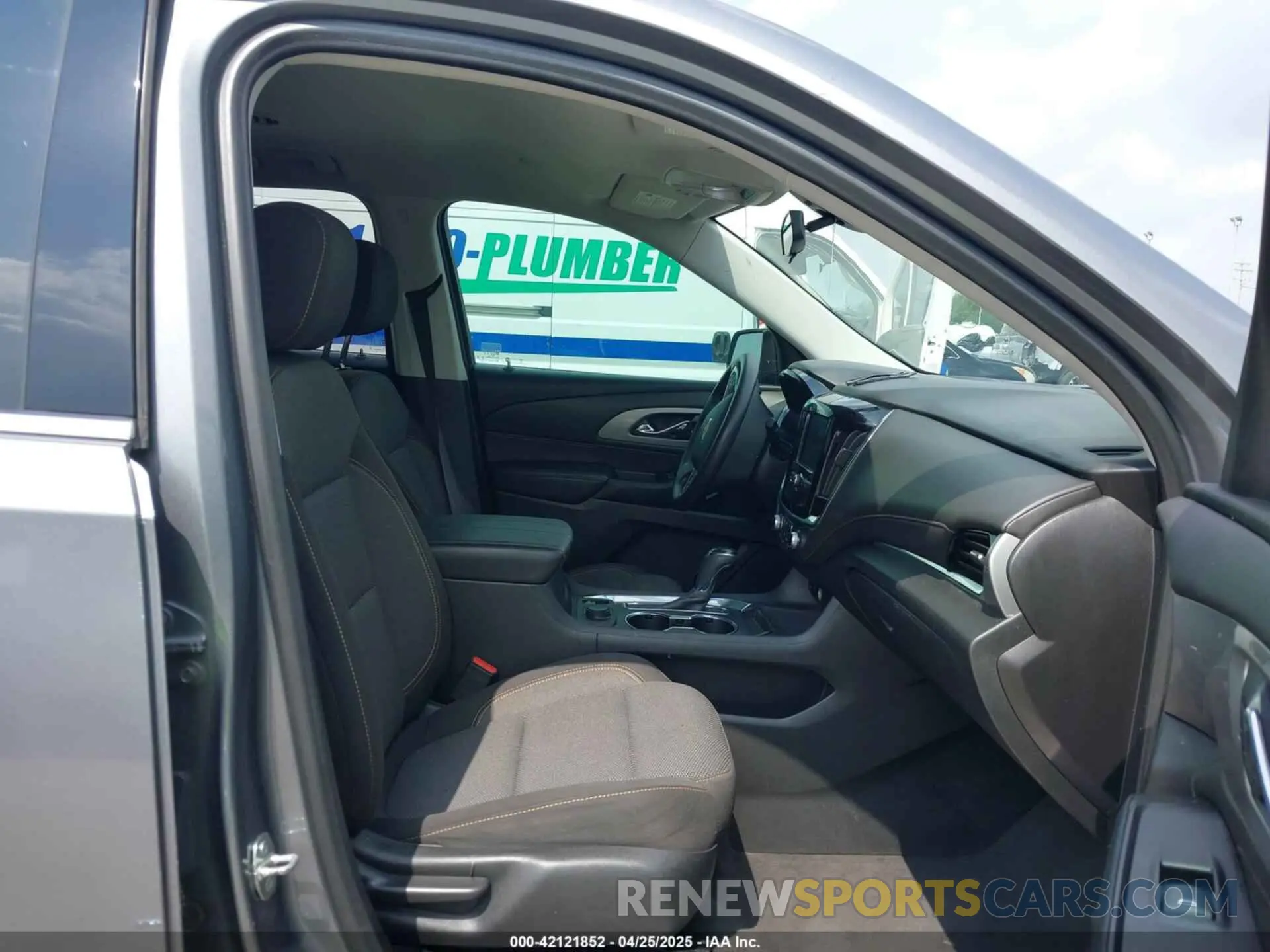 5 Photograph of a damaged car 1GNERFKW2LJ214154 CHEVROLET TRAVERSE 2020