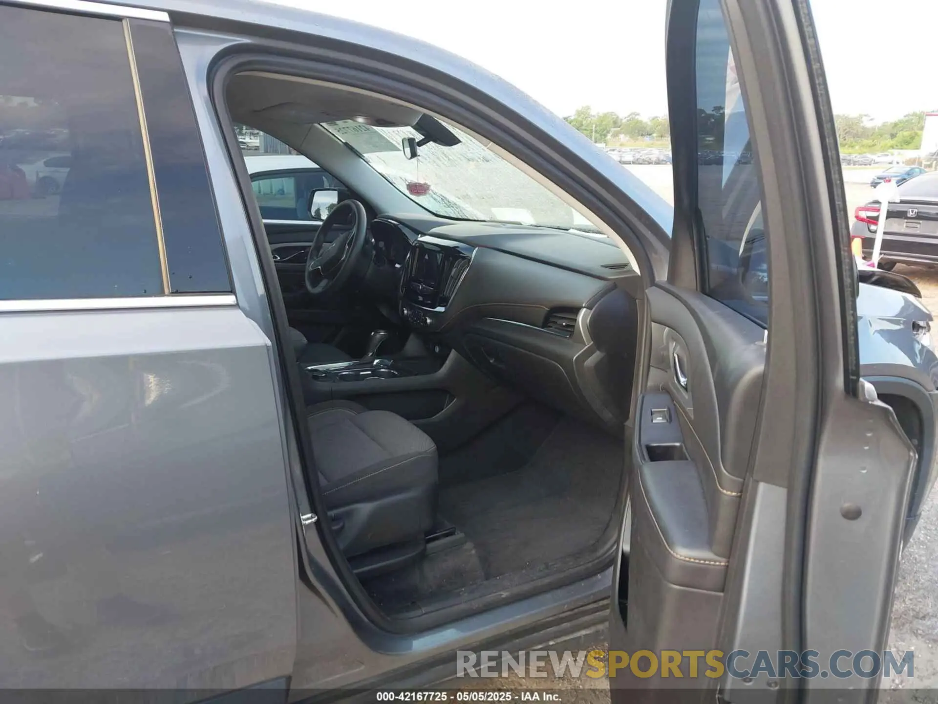 5 Photograph of a damaged car 1GNERFKW2LJ276394 CHEVROLET TRAVERSE 2020