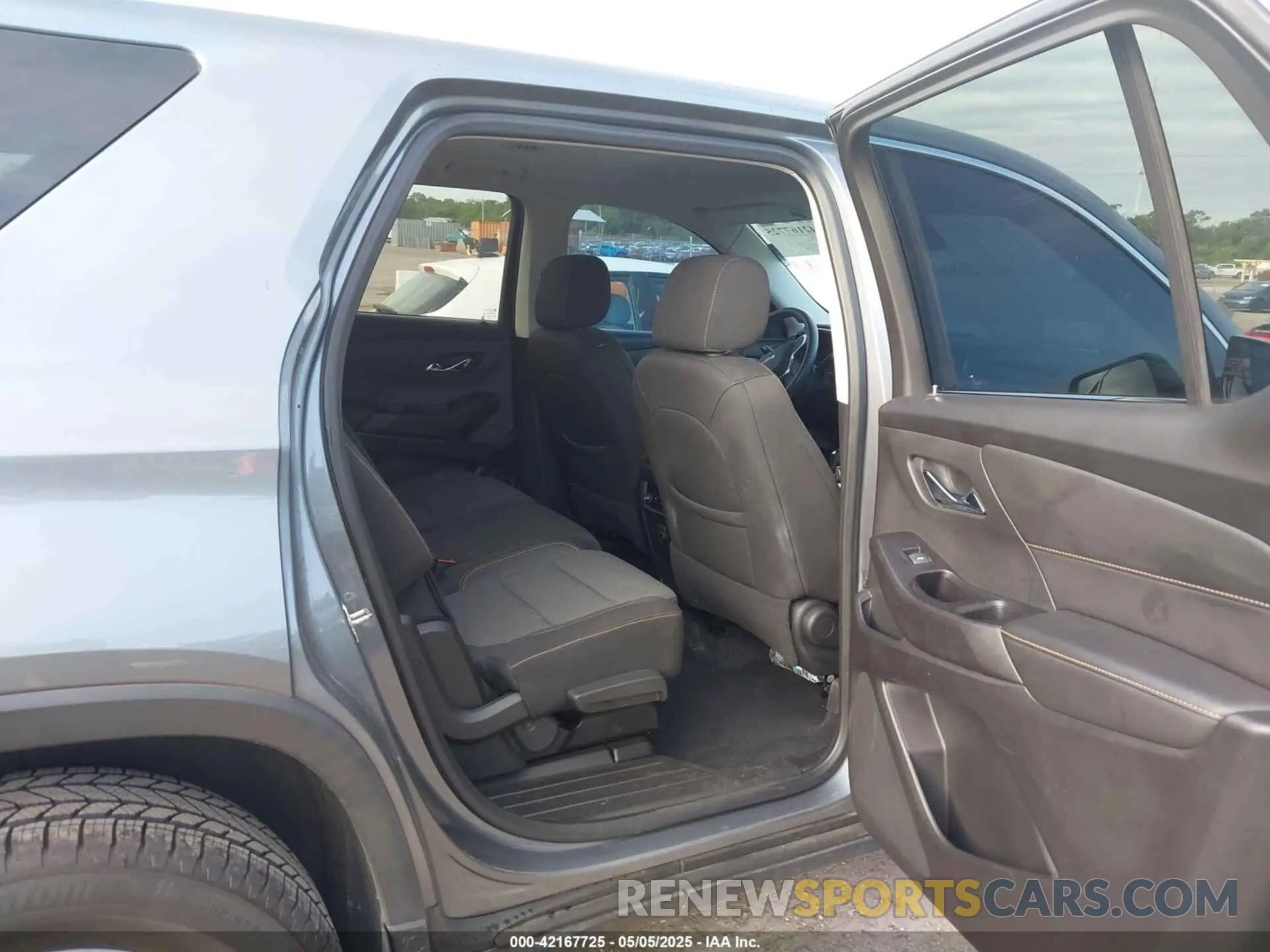 8 Photograph of a damaged car 1GNERFKW2LJ276394 CHEVROLET TRAVERSE 2020
