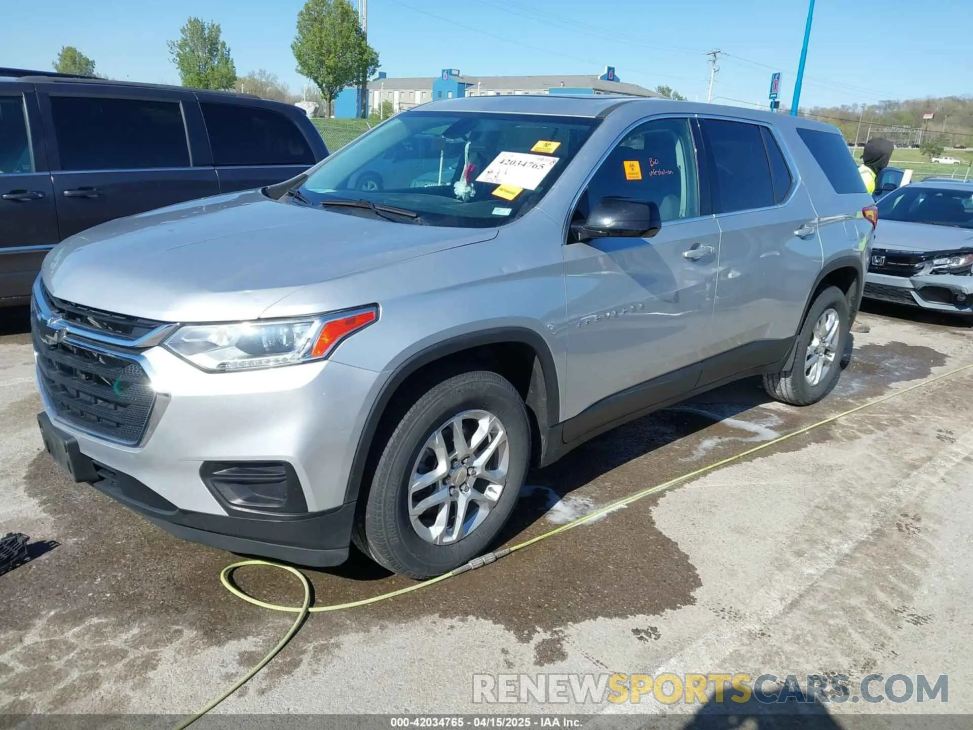 2 Photograph of a damaged car 1GNERFKW2LJ301147 CHEVROLET TRAVERSE 2020