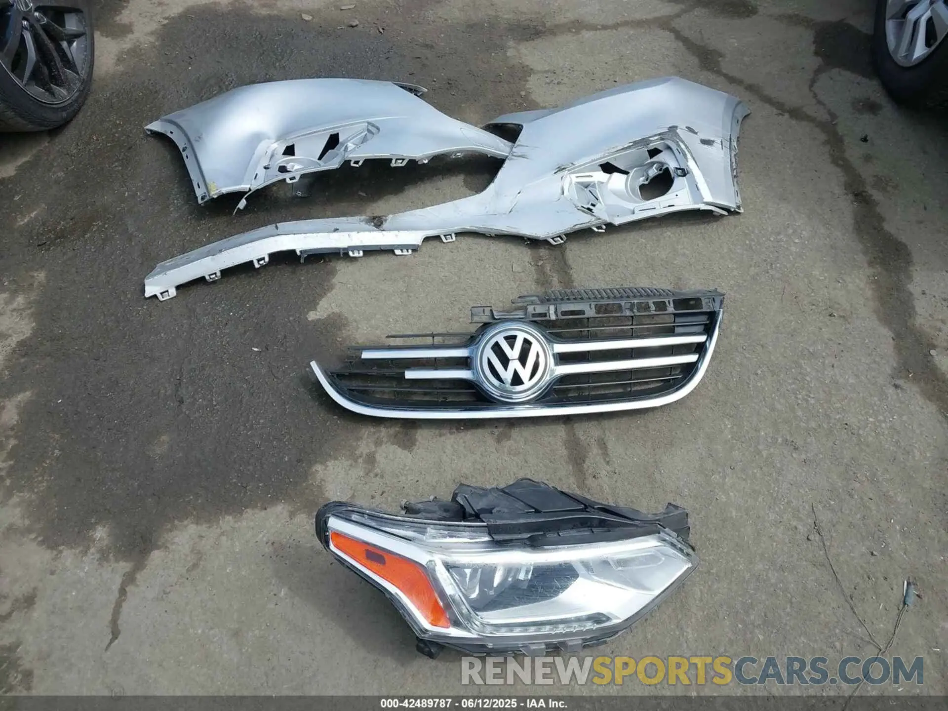 12 Photograph of a damaged car 1GNERFKW3LJ144924 CHEVROLET TRAVERSE 2020