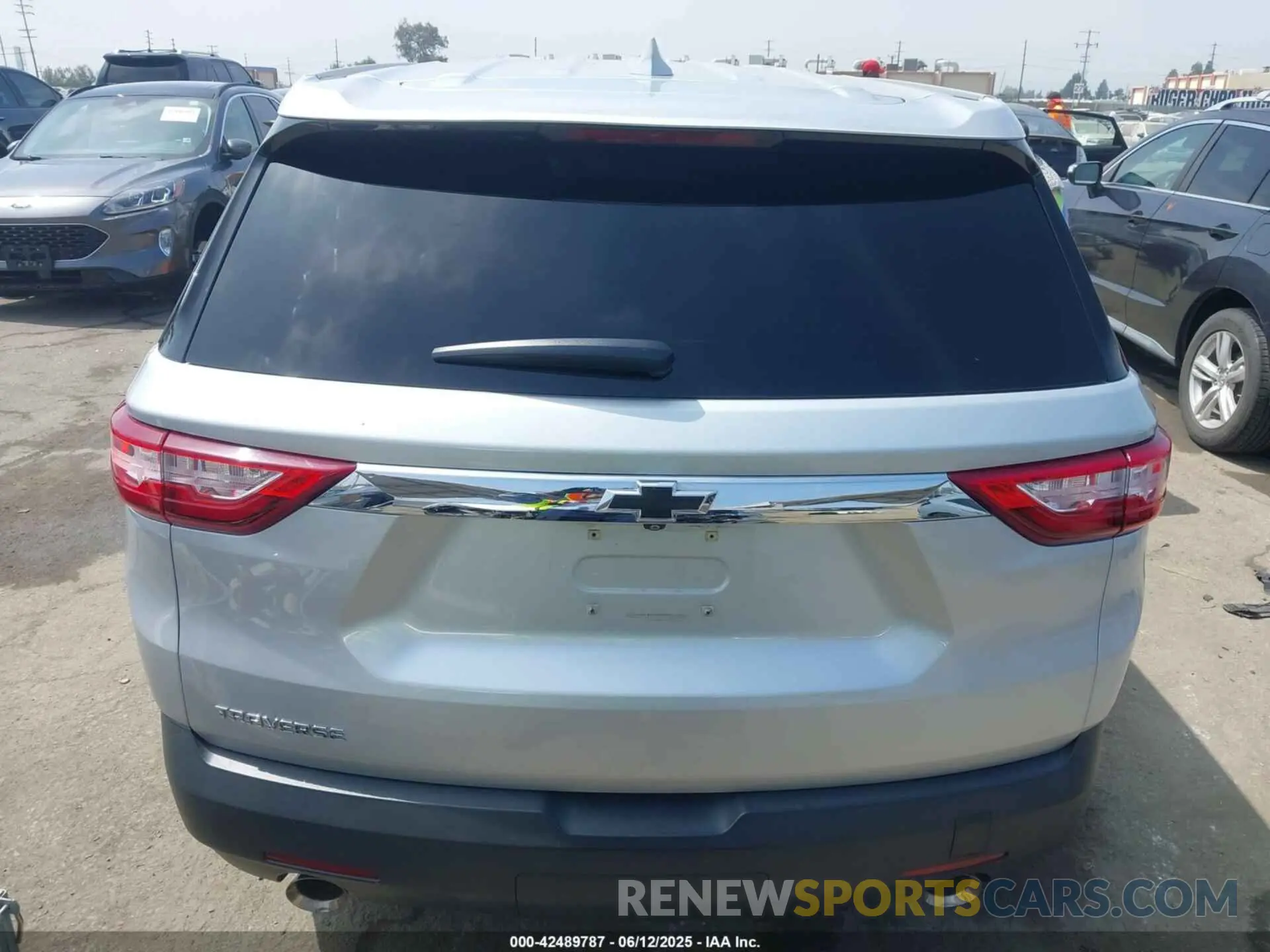17 Photograph of a damaged car 1GNERFKW3LJ144924 CHEVROLET TRAVERSE 2020
