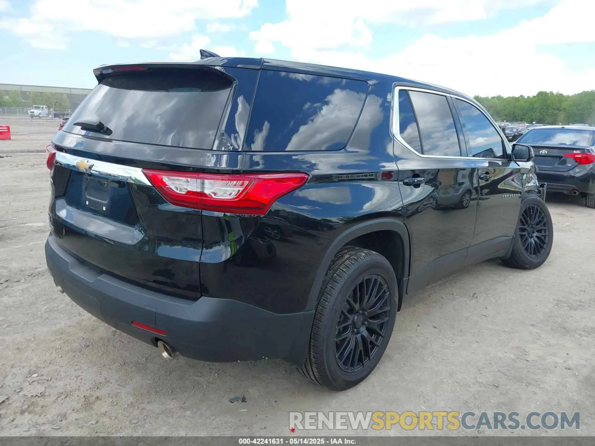 4 Photograph of a damaged car 1GNERFKW3LJ180984 CHEVROLET TRAVERSE 2020