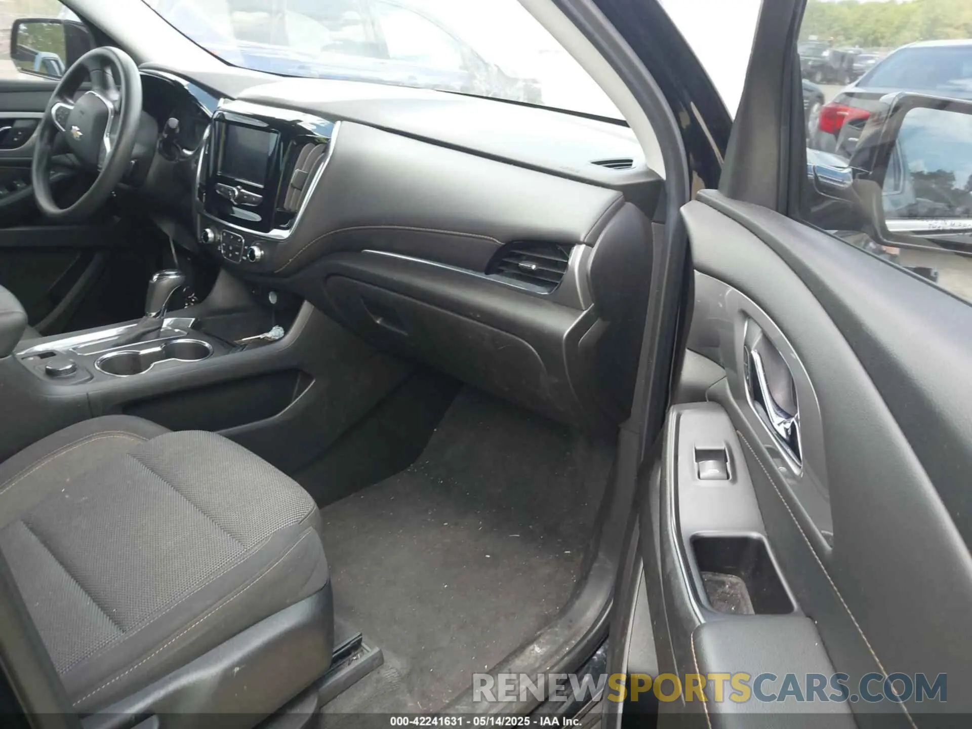 5 Photograph of a damaged car 1GNERFKW3LJ180984 CHEVROLET TRAVERSE 2020