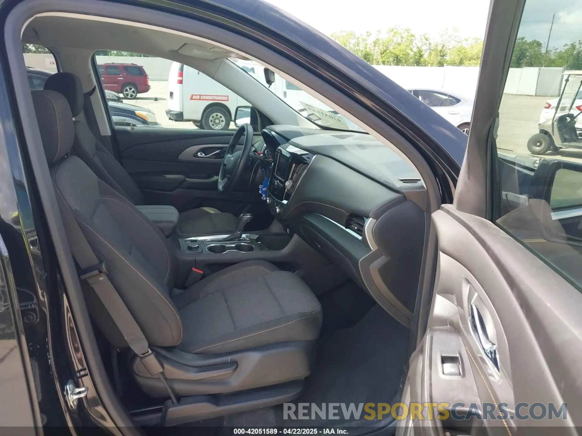 5 Photograph of a damaged car 1GNERFKW3LJ202434 CHEVROLET TRAVERSE 2020