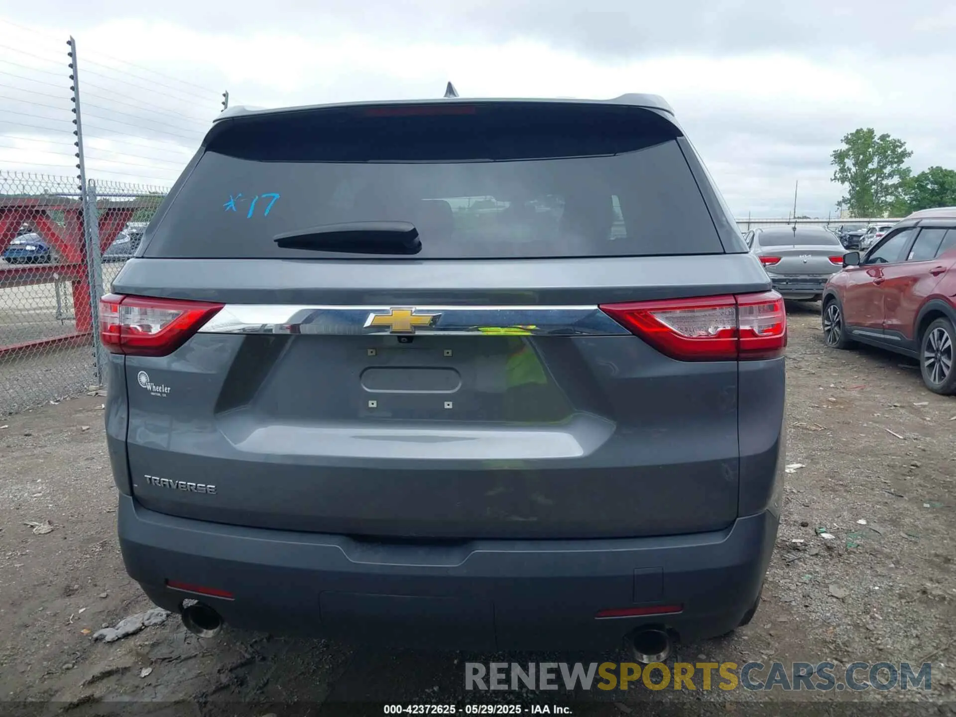 17 Photograph of a damaged car 1GNERFKW3LJ237541 CHEVROLET TRAVERSE 2020