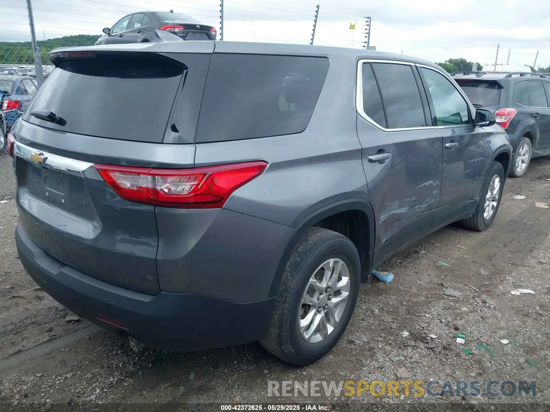 4 Photograph of a damaged car 1GNERFKW3LJ237541 CHEVROLET TRAVERSE 2020