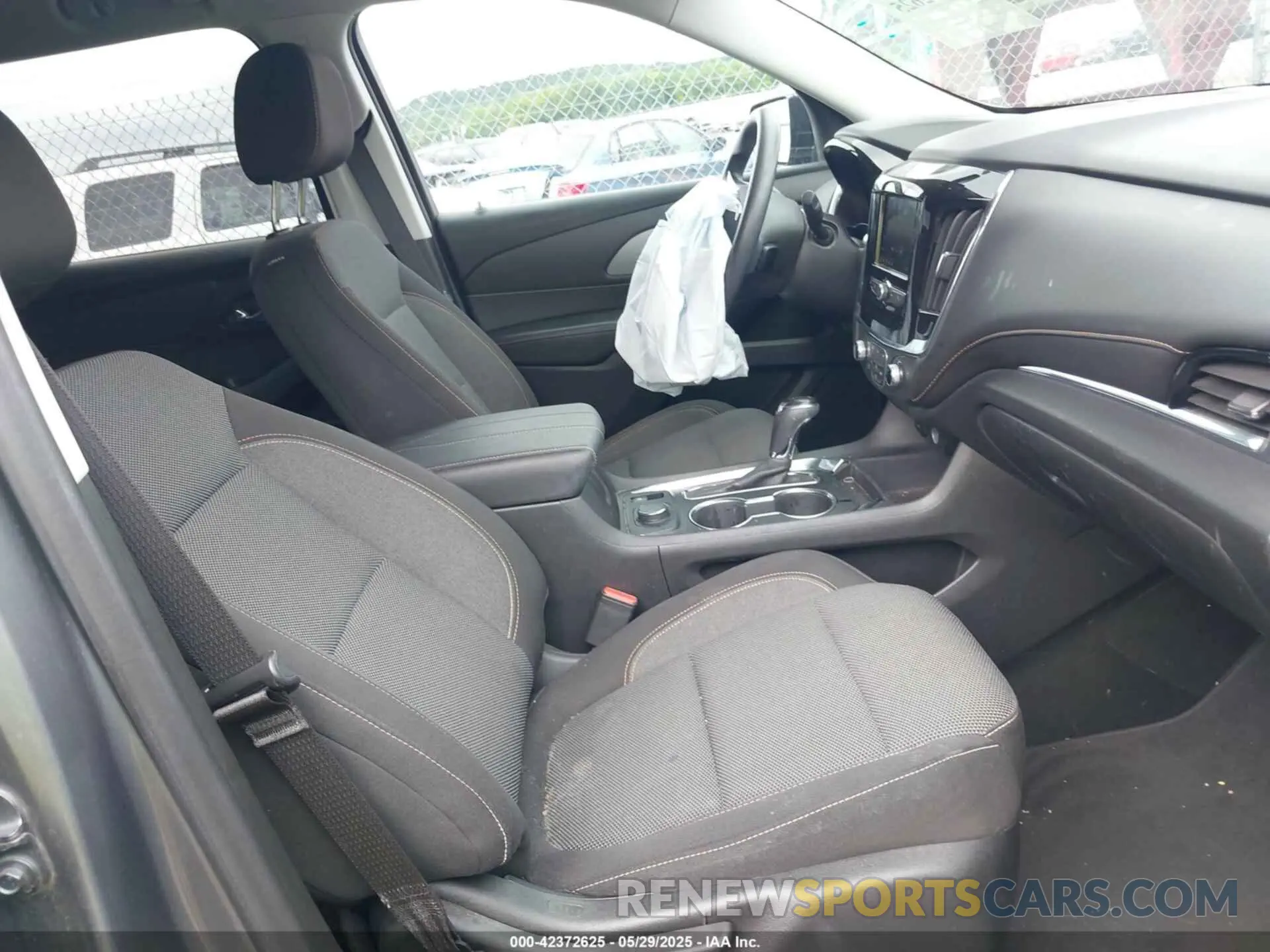 5 Photograph of a damaged car 1GNERFKW3LJ237541 CHEVROLET TRAVERSE 2020