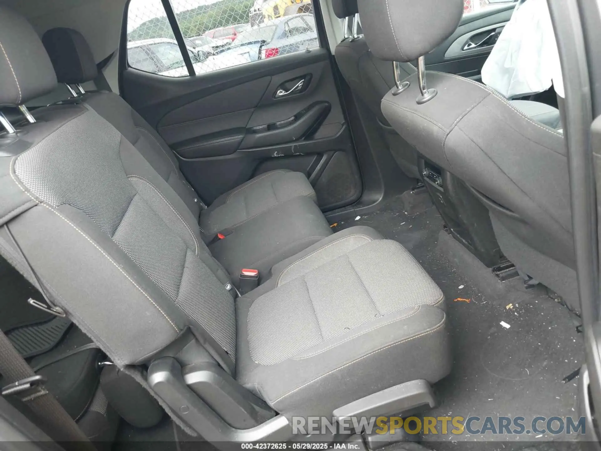 8 Photograph of a damaged car 1GNERFKW3LJ237541 CHEVROLET TRAVERSE 2020