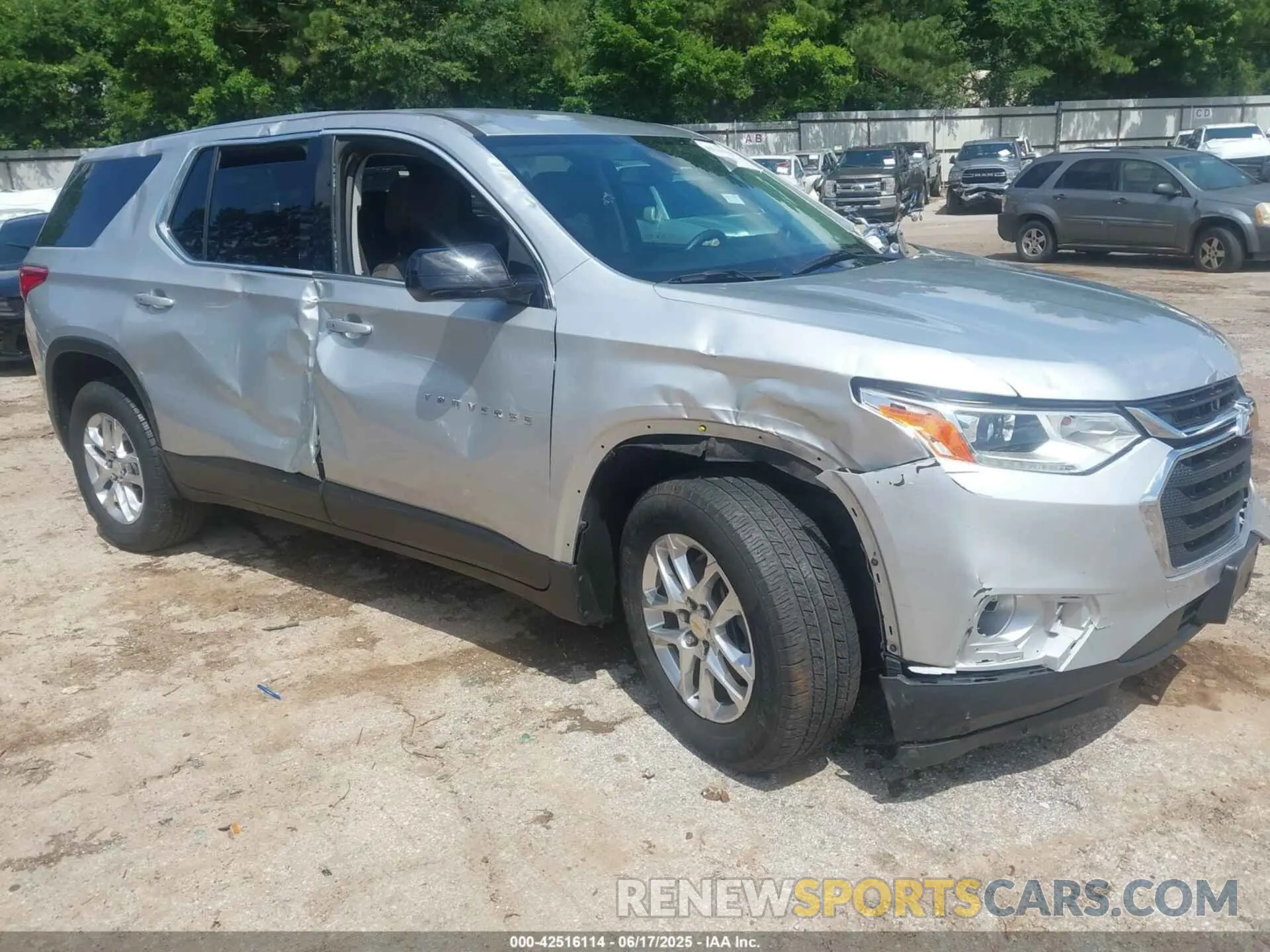 1 Photograph of a damaged car 1GNERFKW3LJ271902 CHEVROLET TRAVERSE 2020