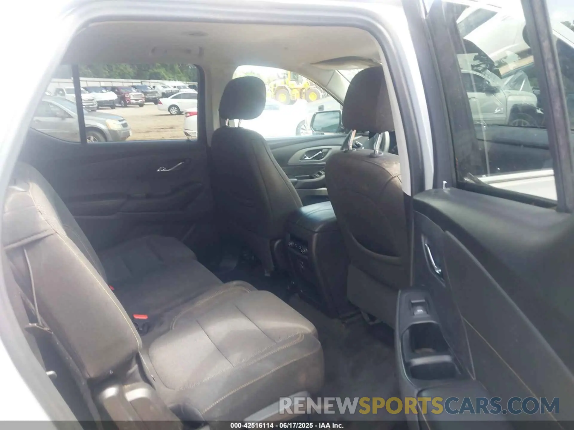 8 Photograph of a damaged car 1GNERFKW3LJ271902 CHEVROLET TRAVERSE 2020