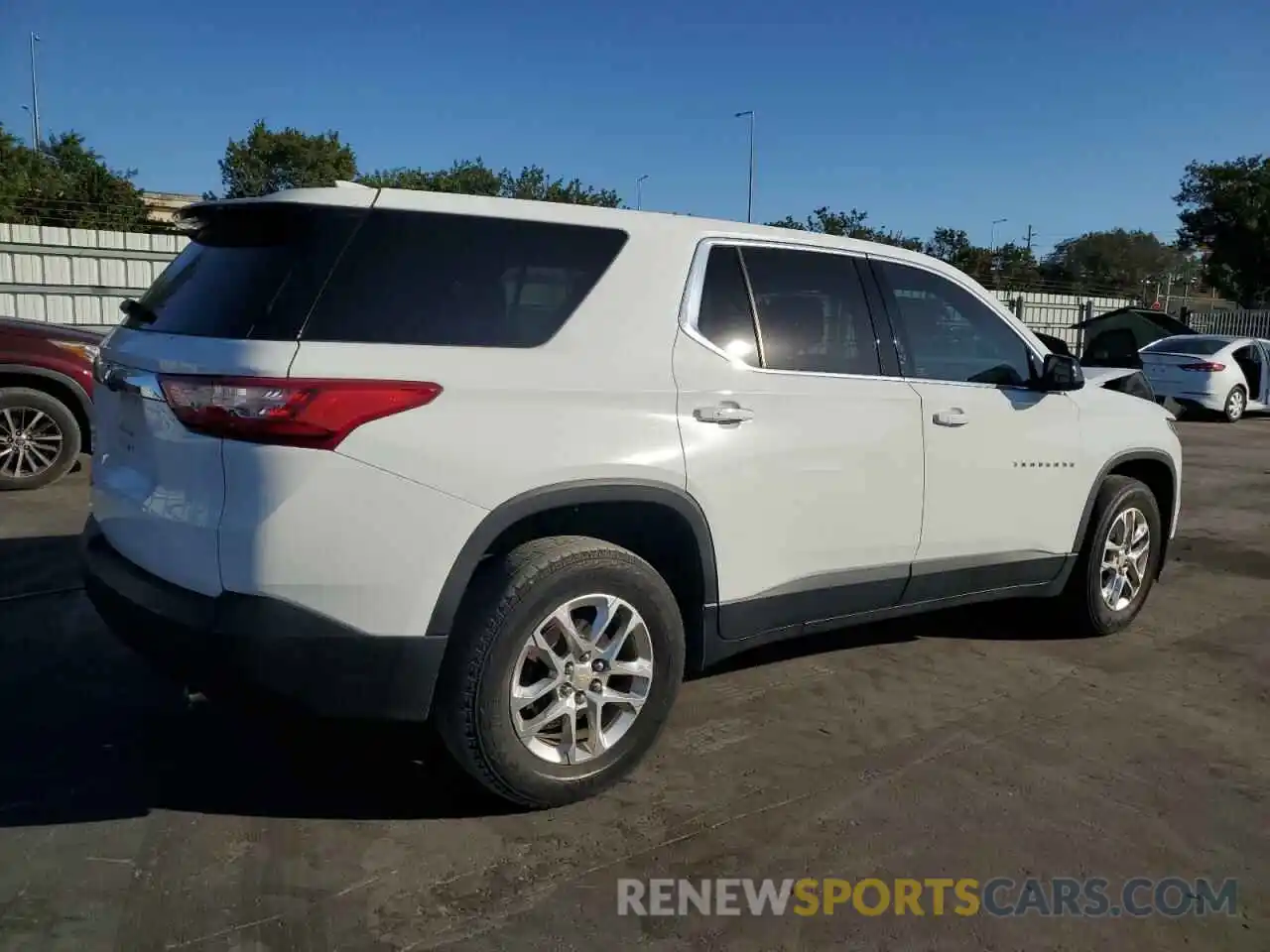 3 Photograph of a damaged car 1GNERFKW4LJ102861 CHEVROLET TRAVERSE 2020