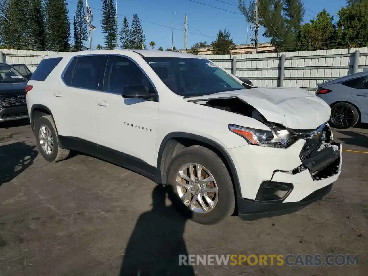 4 Photograph of a damaged car 1GNERFKW4LJ102861 CHEVROLET TRAVERSE 2020