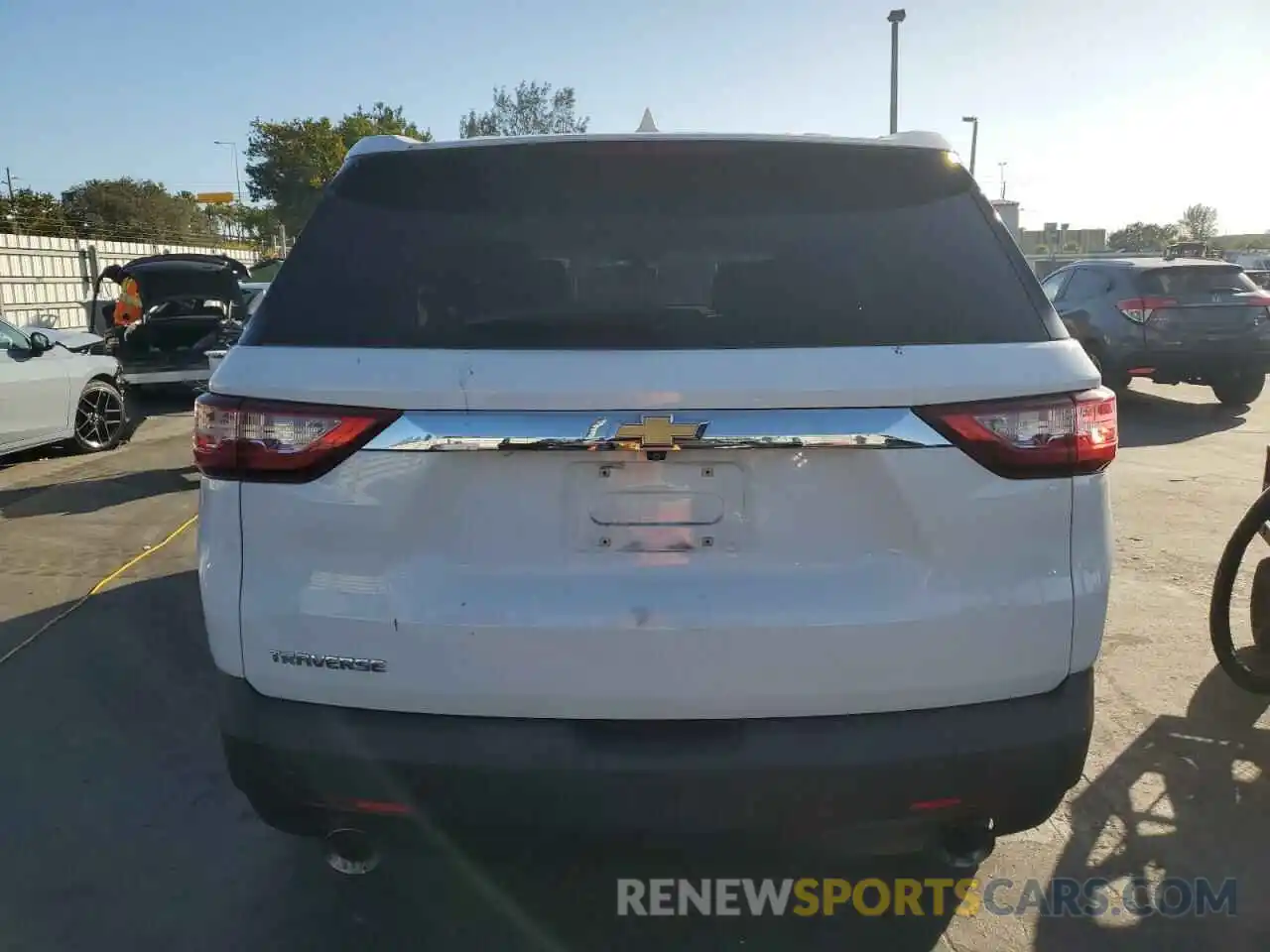 6 Photograph of a damaged car 1GNERFKW4LJ102861 CHEVROLET TRAVERSE 2020