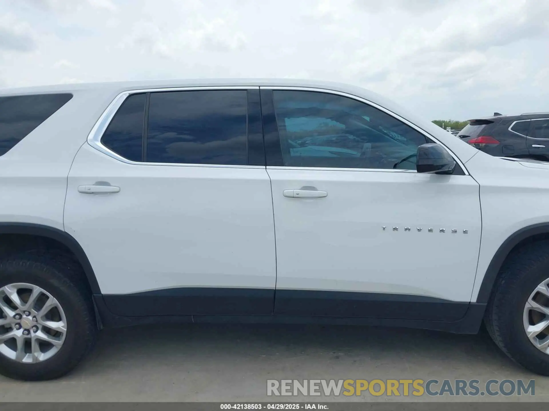 13 Photograph of a damaged car 1GNERFKW4LJ163269 CHEVROLET TRAVERSE 2020