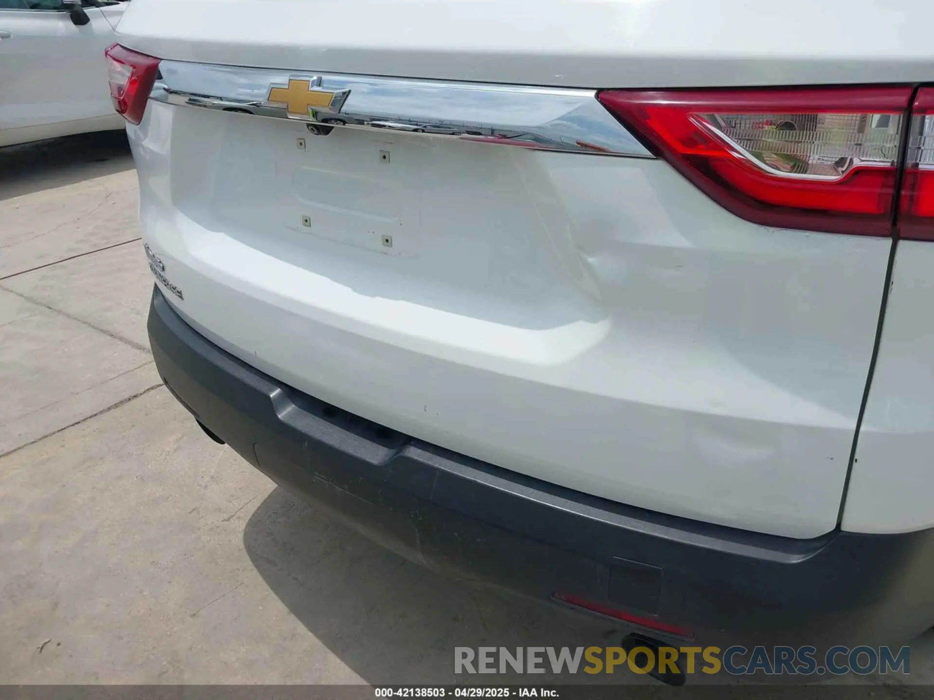 17 Photograph of a damaged car 1GNERFKW4LJ163269 CHEVROLET TRAVERSE 2020
