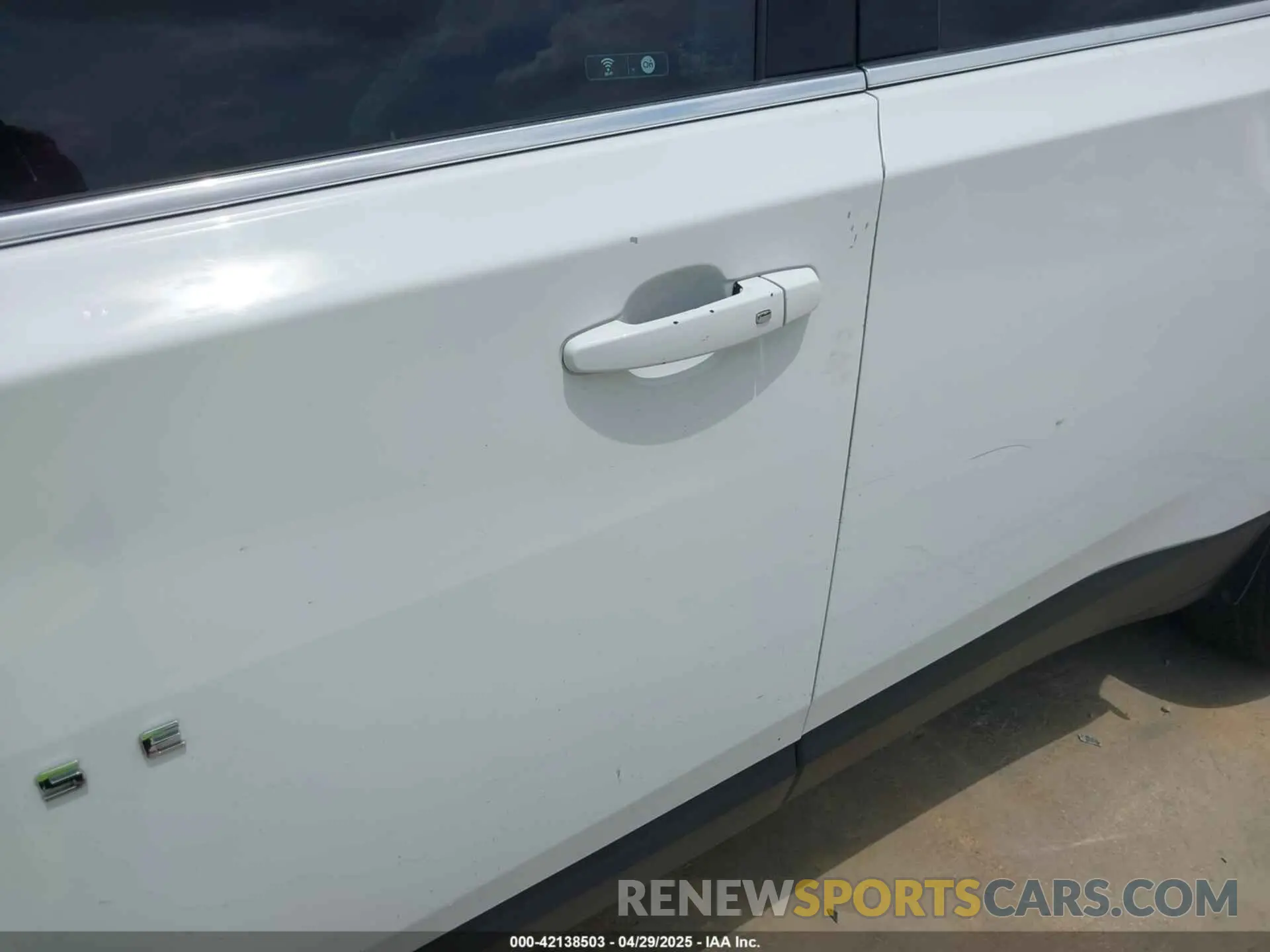 19 Photograph of a damaged car 1GNERFKW4LJ163269 CHEVROLET TRAVERSE 2020