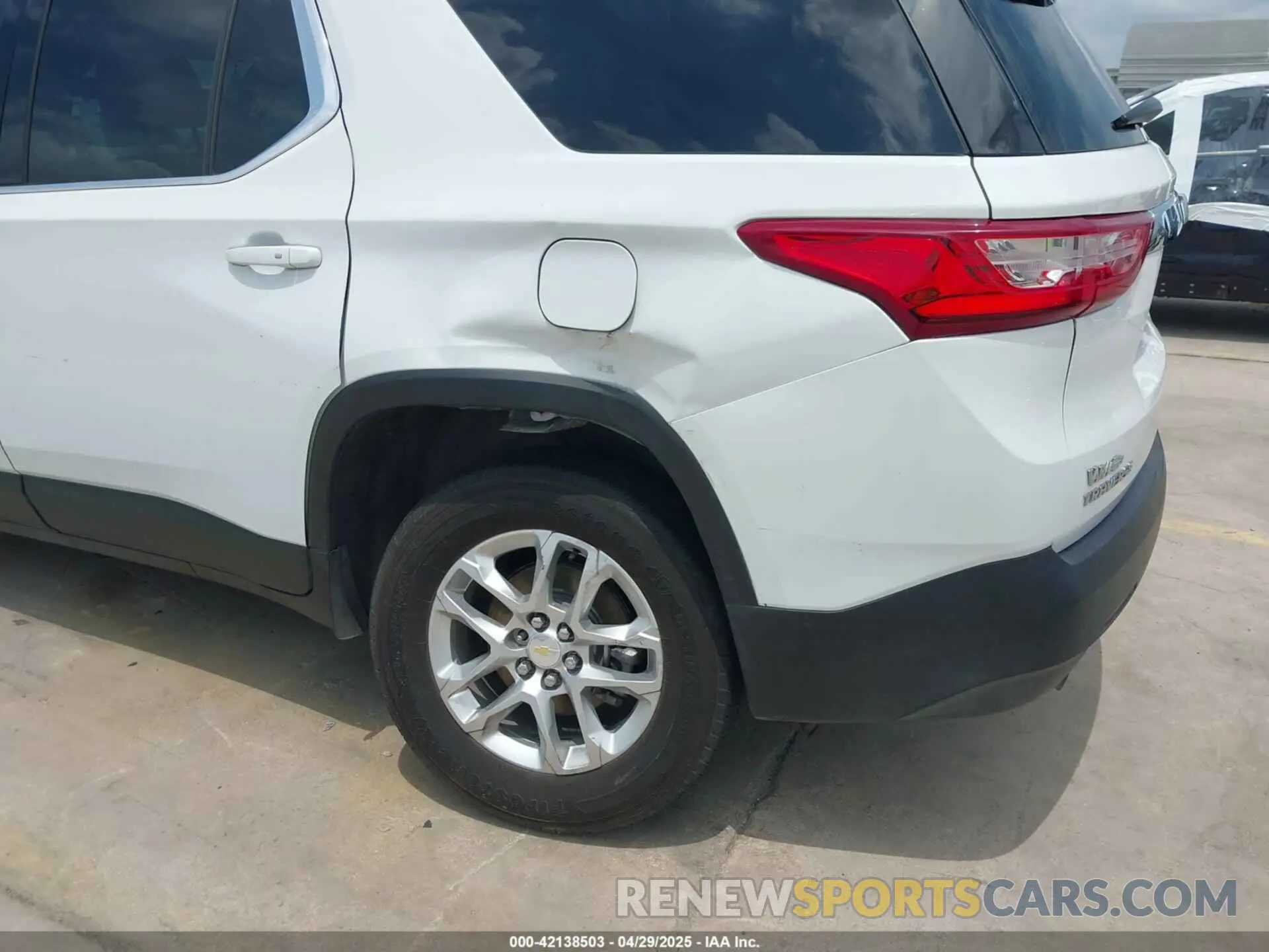 6 Photograph of a damaged car 1GNERFKW4LJ163269 CHEVROLET TRAVERSE 2020