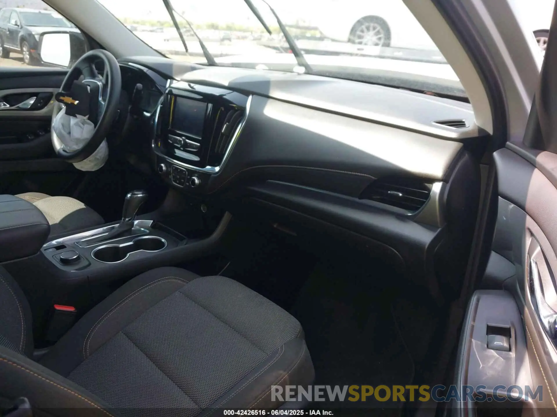 5 Photograph of a damaged car 1GNERFKW4LJ183988 CHEVROLET TRAVERSE 2020