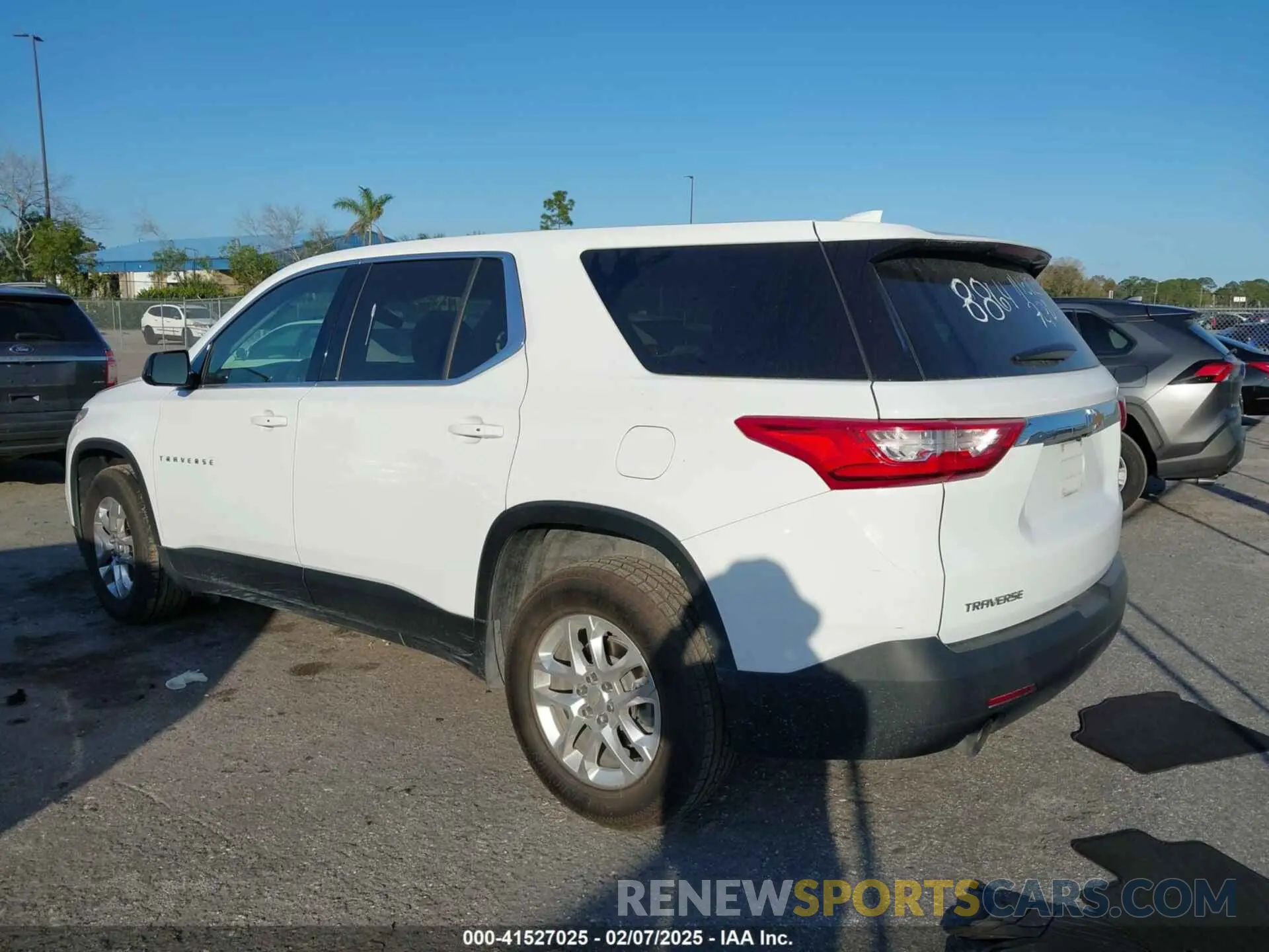 3 Photograph of a damaged car 1GNERFKW4LJ228864 CHEVROLET TRAVERSE 2020