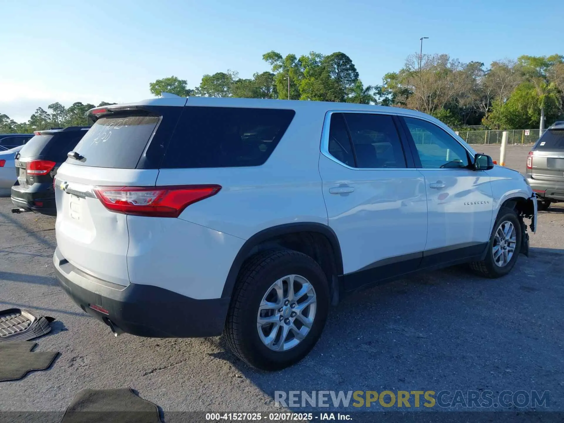 4 Photograph of a damaged car 1GNERFKW4LJ228864 CHEVROLET TRAVERSE 2020