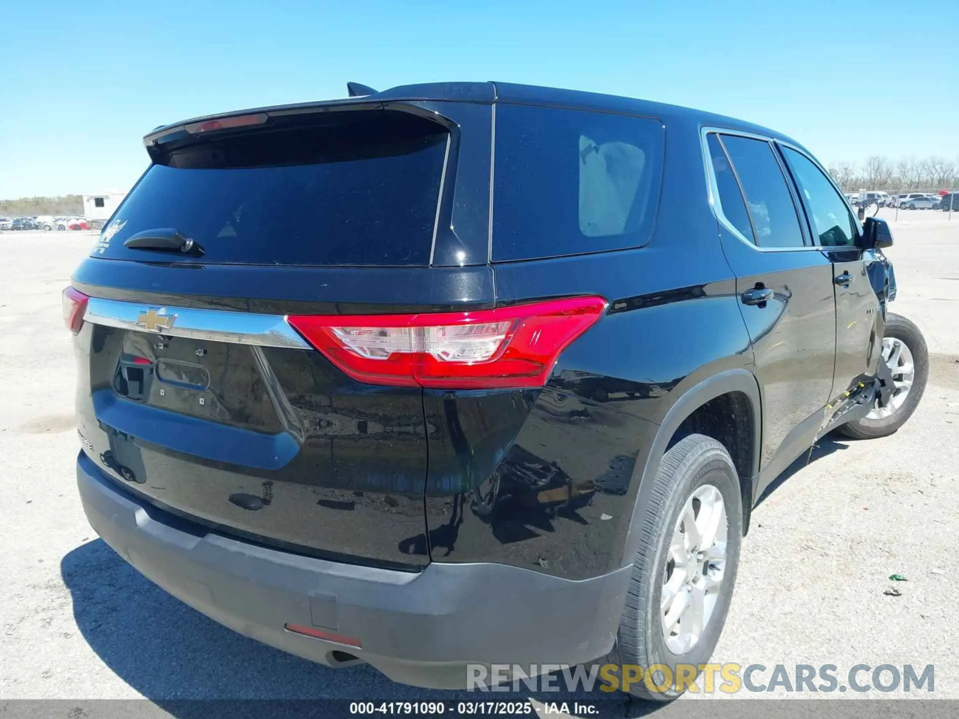 4 Photograph of a damaged car 1GNERFKW4LJ279684 CHEVROLET TRAVERSE 2020