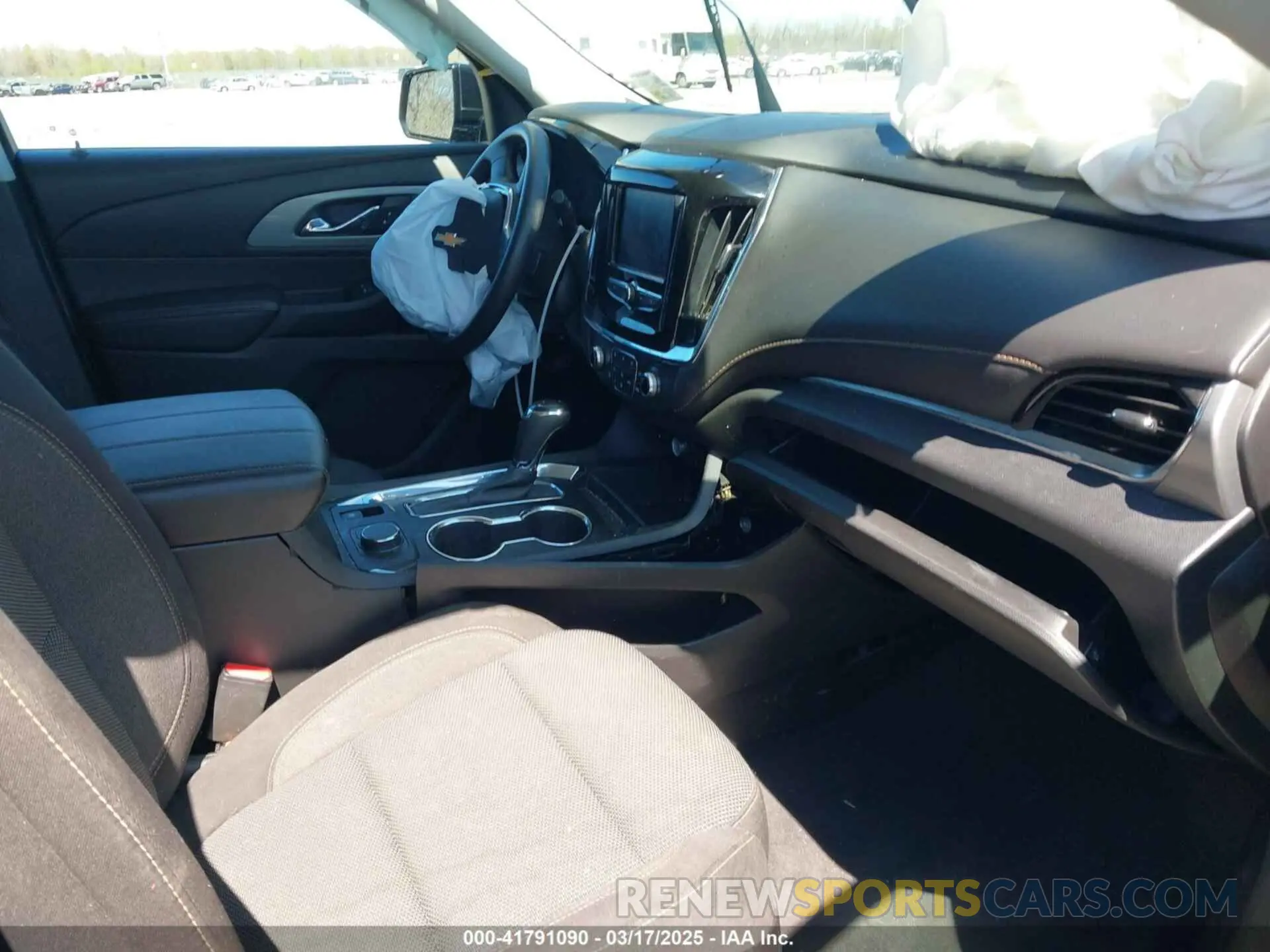 5 Photograph of a damaged car 1GNERFKW4LJ279684 CHEVROLET TRAVERSE 2020