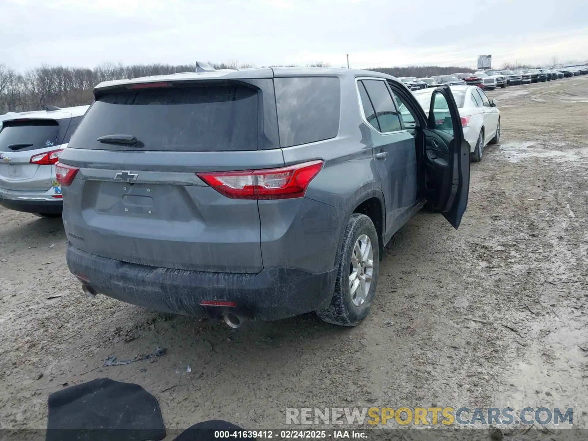 4 Photograph of a damaged car 1GNERFKW4LJ287655 CHEVROLET TRAVERSE 2020