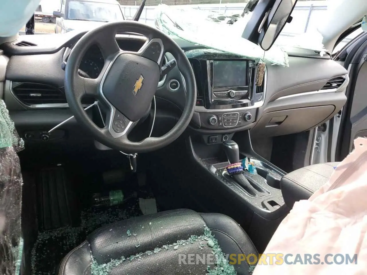 8 Photograph of a damaged car 1GNERFKW4LJ311744 CHEVROLET TRAVERSE 2020