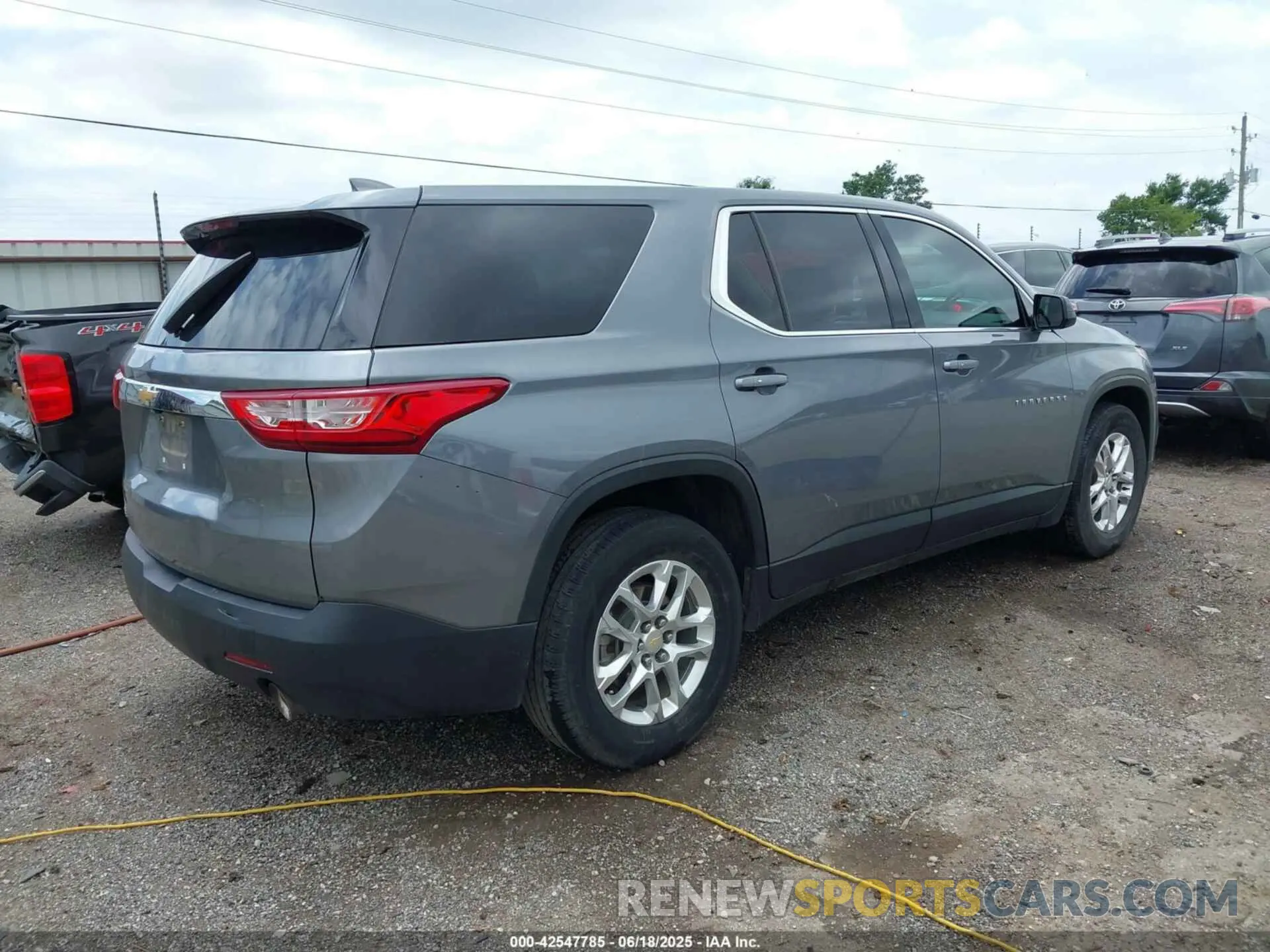 4 Photograph of a damaged car 1GNERFKW5LJ106174 CHEVROLET TRAVERSE 2020