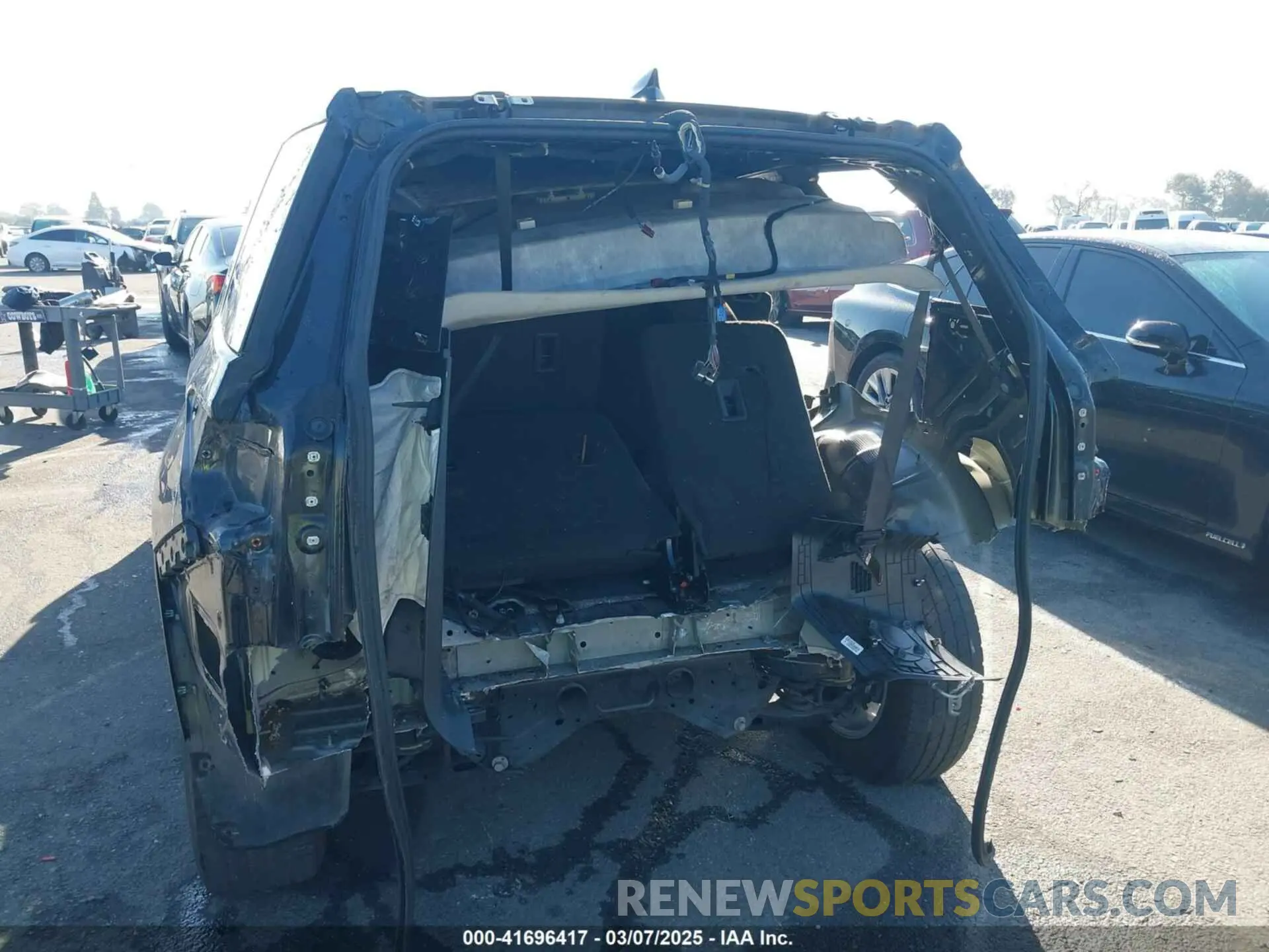 16 Photograph of a damaged car 1GNERFKW5LJ111620 CHEVROLET TRAVERSE 2020