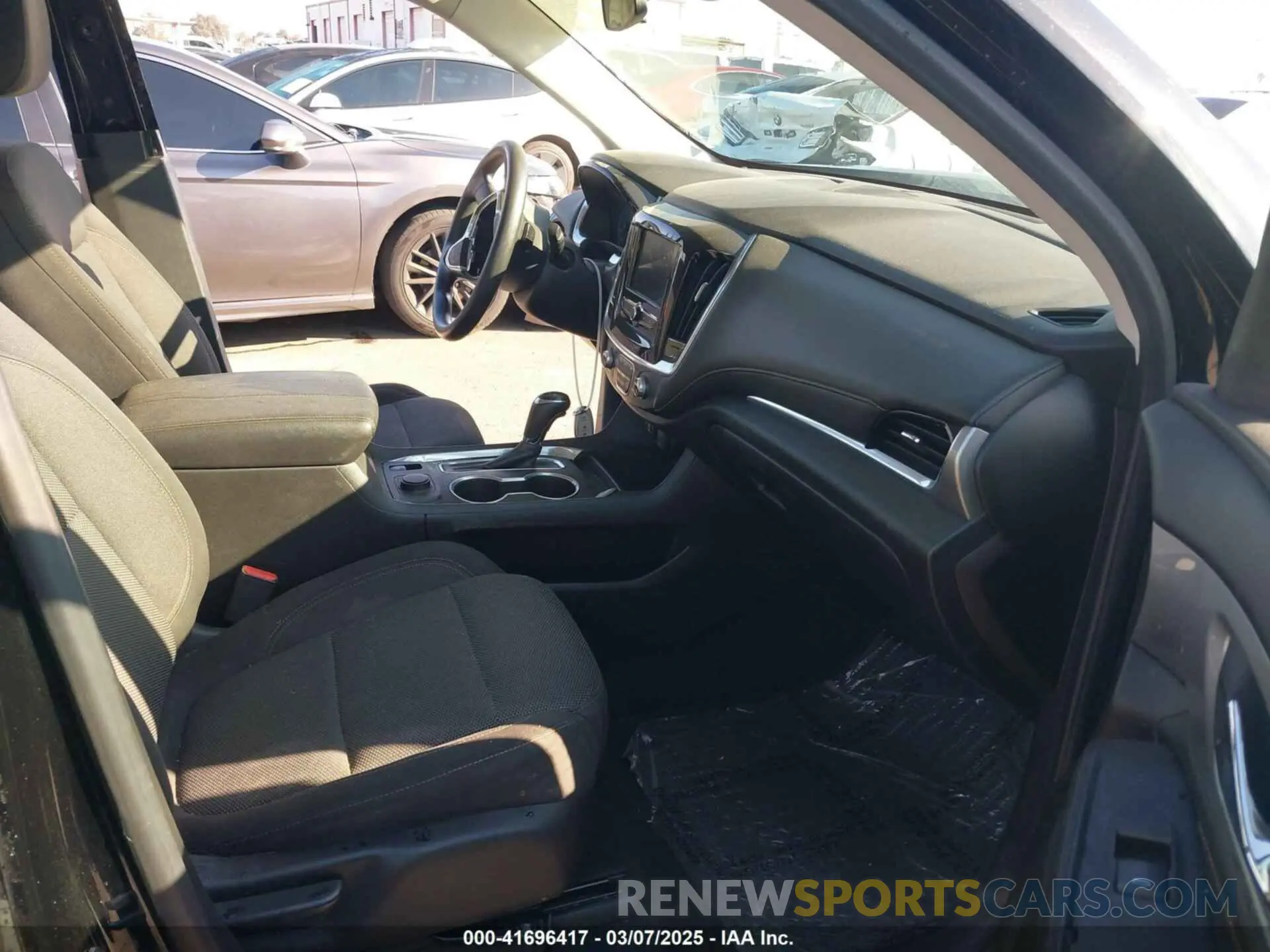 5 Photograph of a damaged car 1GNERFKW5LJ111620 CHEVROLET TRAVERSE 2020