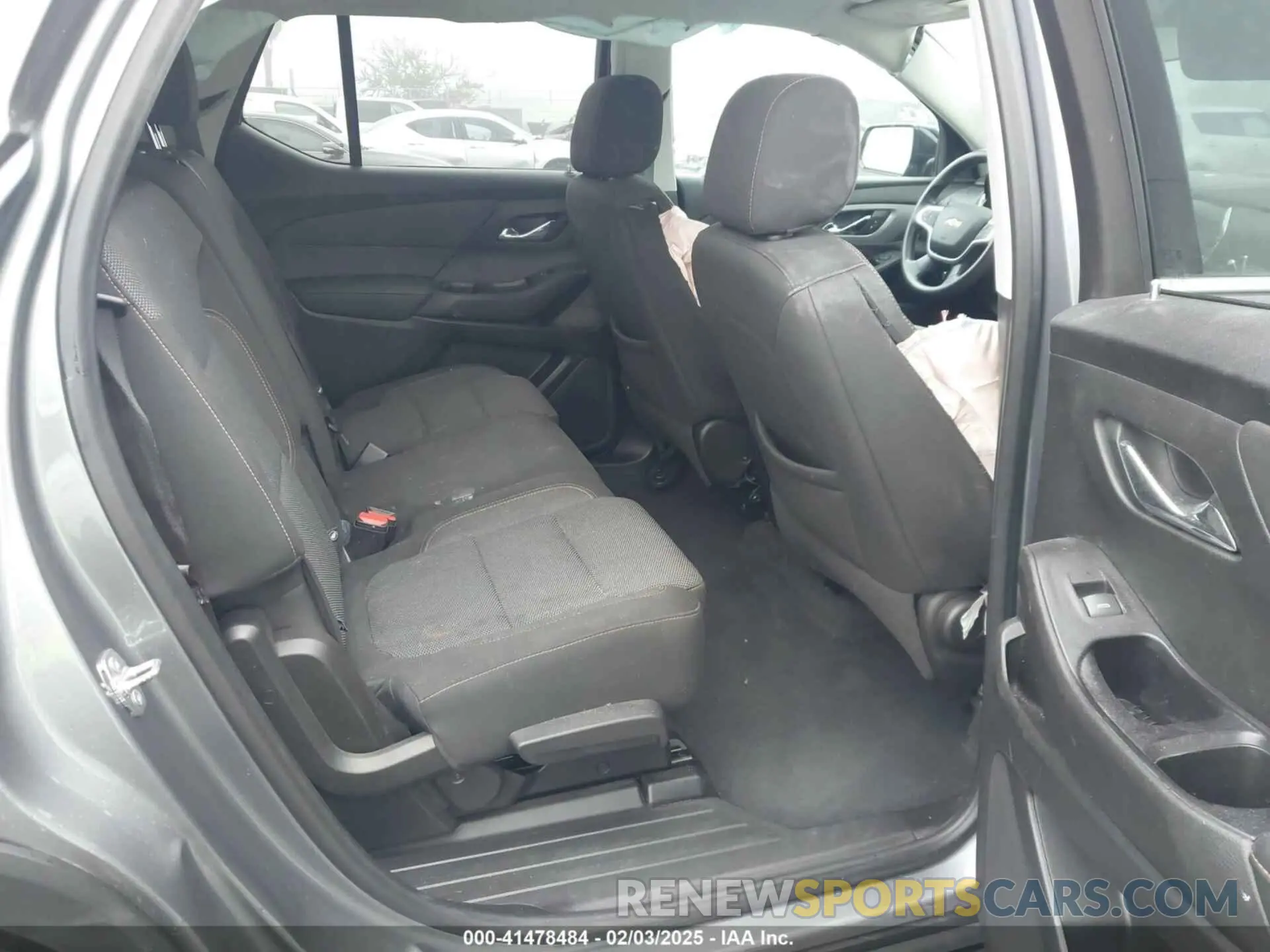 8 Photograph of a damaged car 1GNERFKW5LJ251442 CHEVROLET TRAVERSE 2020