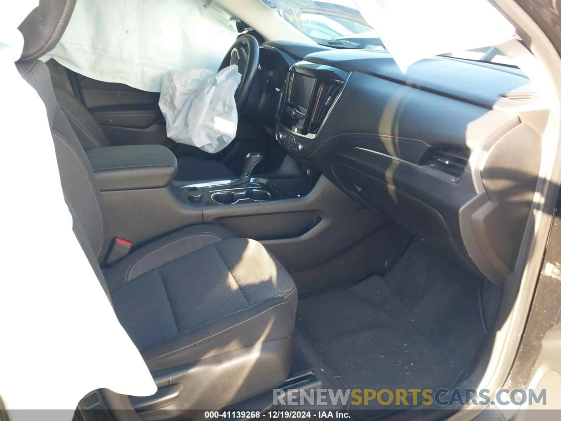 5 Photograph of a damaged car 1GNERFKW5LJ268158 CHEVROLET TRAVERSE 2020