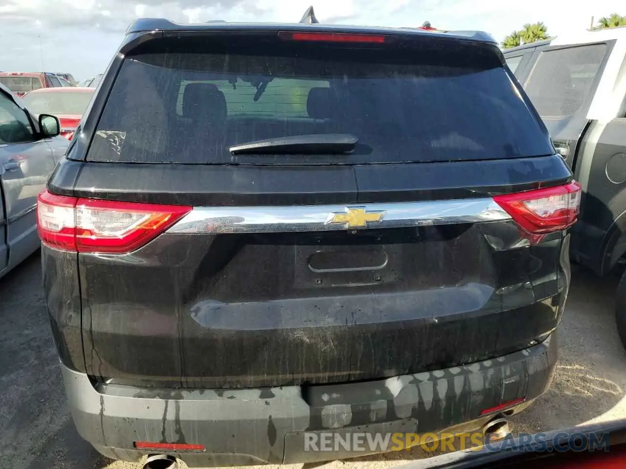6 Photograph of a damaged car 1GNERFKW5LJ314863 CHEVROLET TRAVERSE 2020