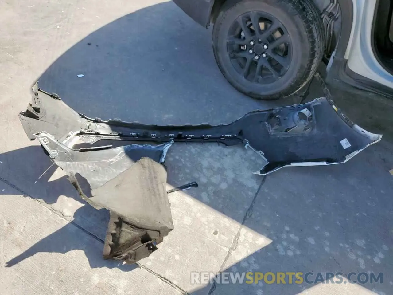 13 Photograph of a damaged car 1GNERFKW6LJ252776 CHEVROLET TRAVERSE 2020