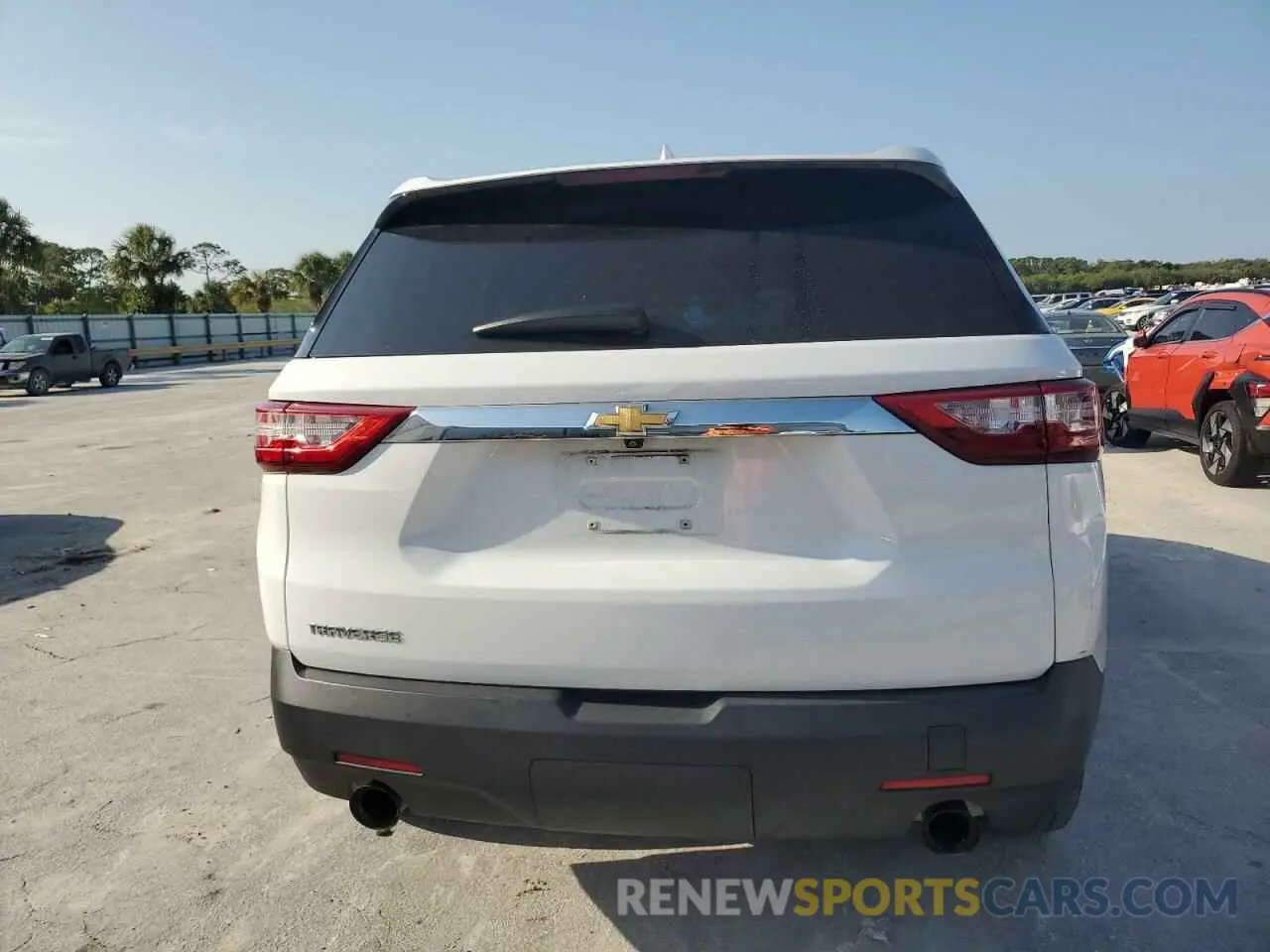 6 Photograph of a damaged car 1GNERFKW7LJ106094 CHEVROLET TRAVERSE 2020
