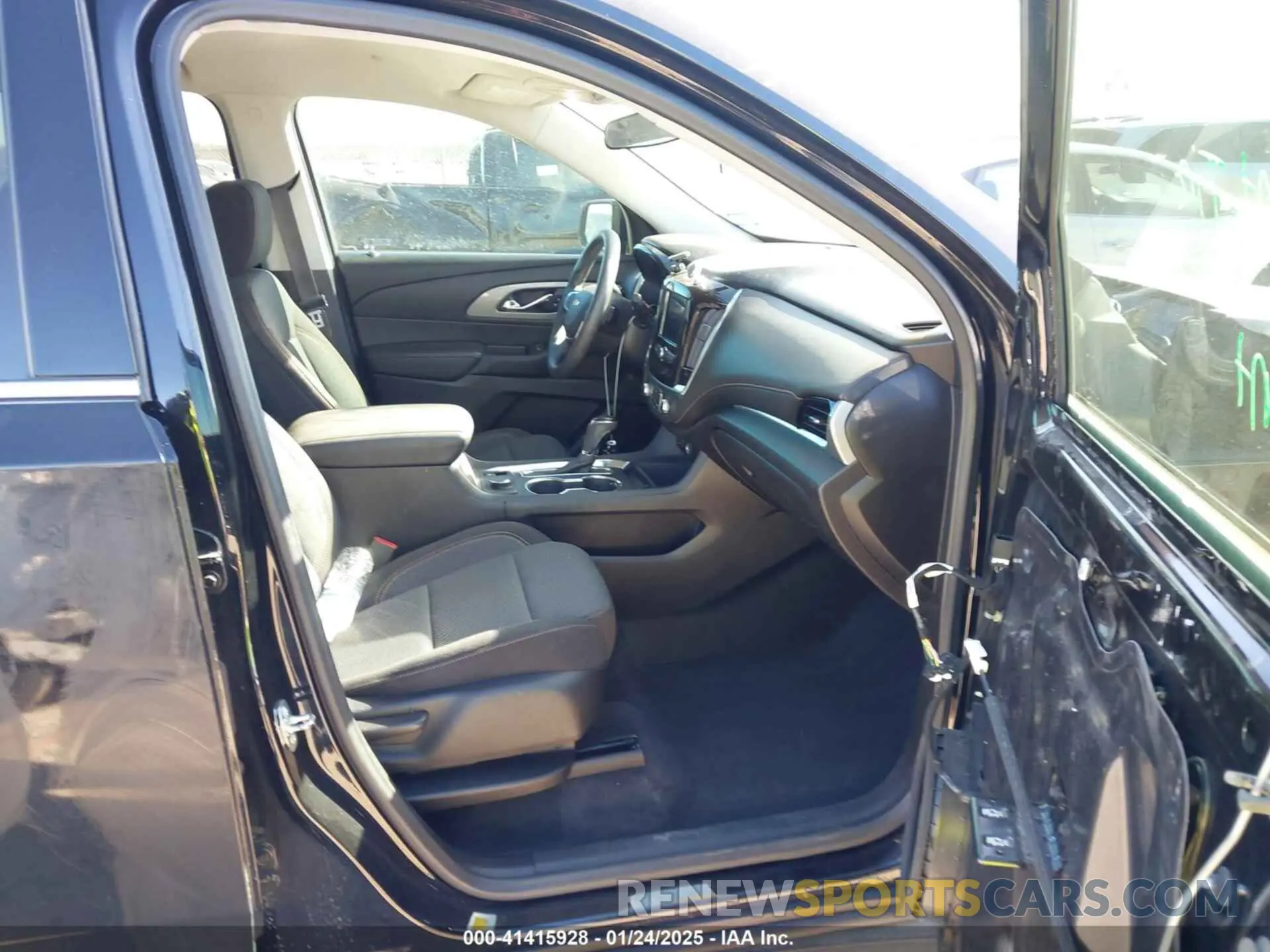 5 Photograph of a damaged car 1GNERFKW7LJ251233 CHEVROLET TRAVERSE 2020