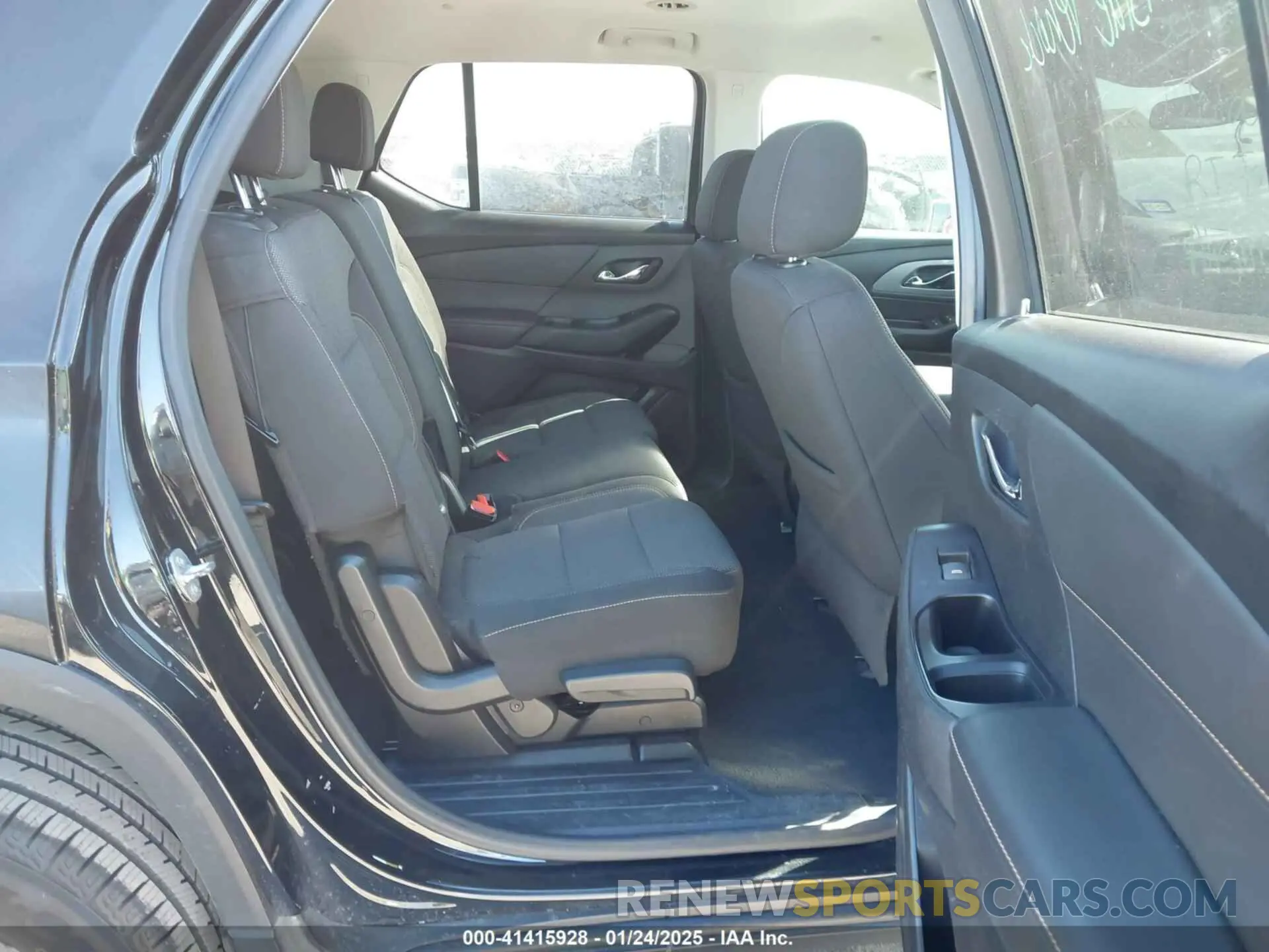 8 Photograph of a damaged car 1GNERFKW7LJ251233 CHEVROLET TRAVERSE 2020