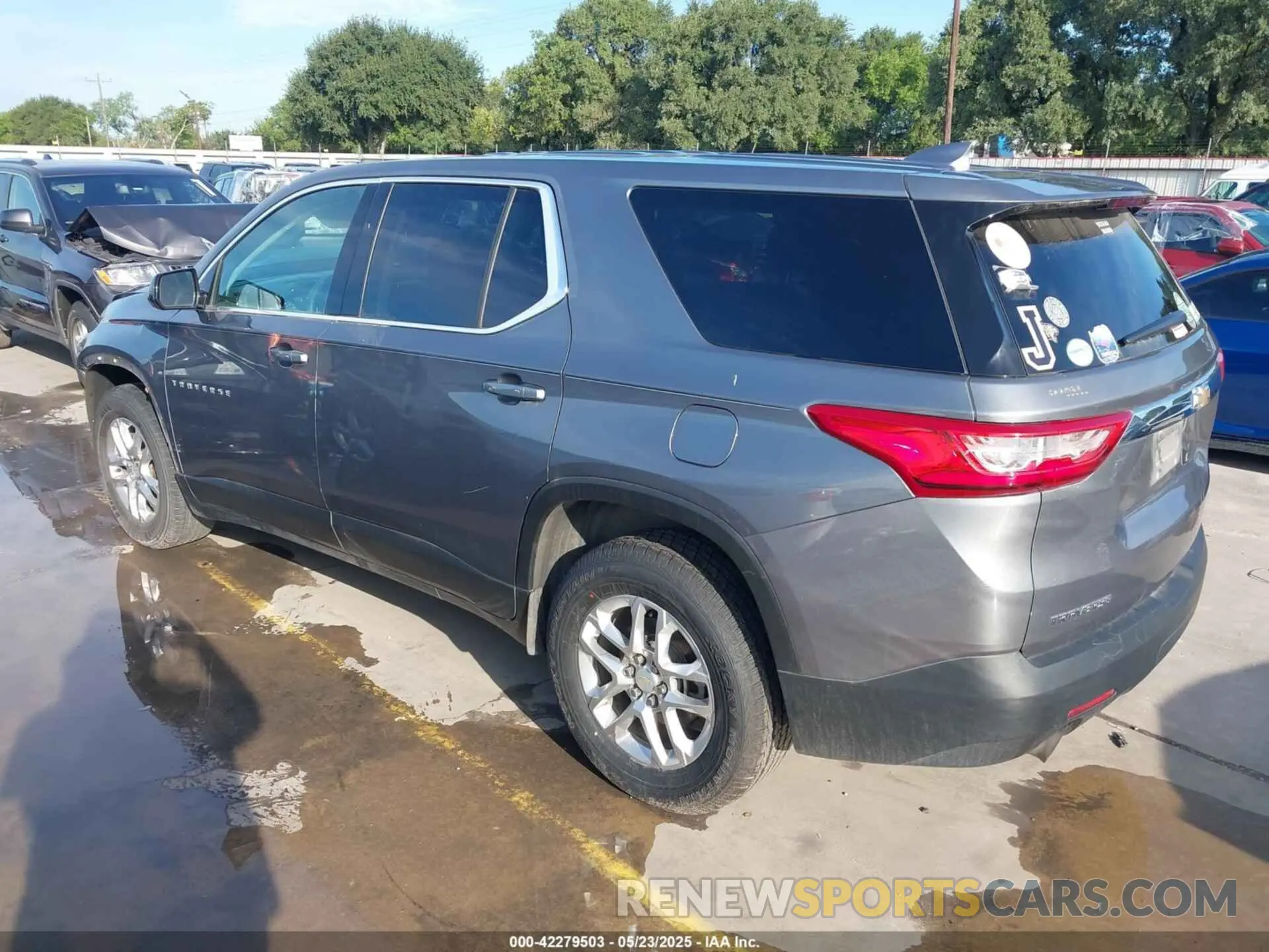3 Photograph of a damaged car 1GNERFKW8LJ143123 CHEVROLET TRAVERSE 2020