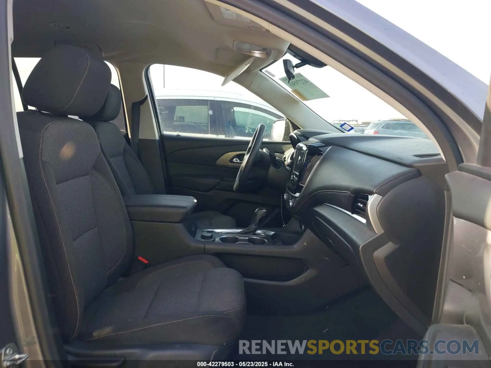 5 Photograph of a damaged car 1GNERFKW8LJ143123 CHEVROLET TRAVERSE 2020