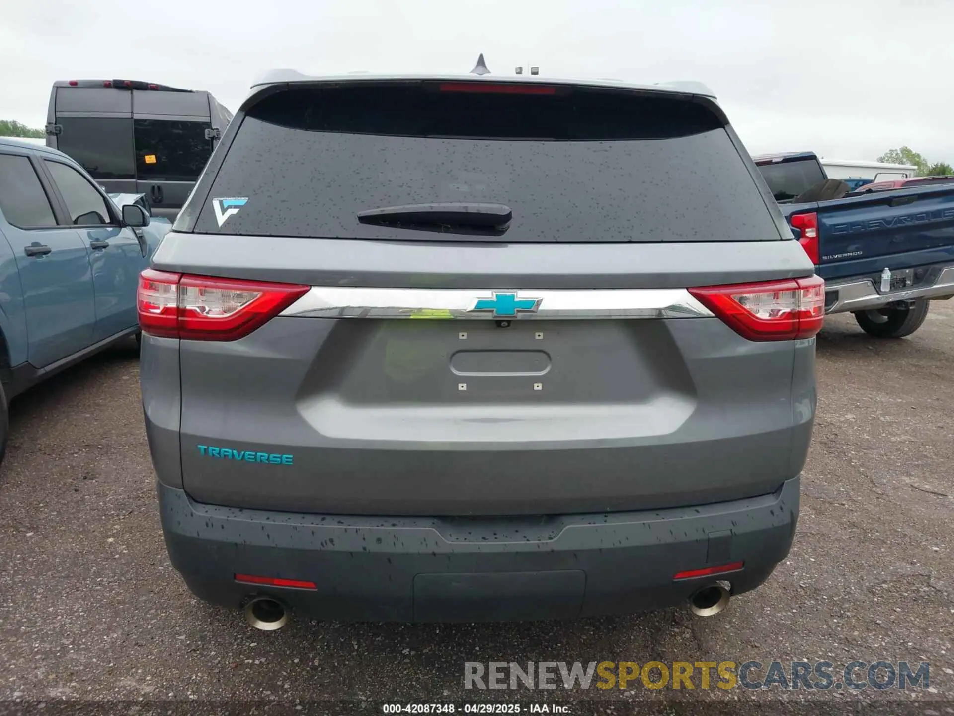 17 Photograph of a damaged car 1GNERFKW8LJ185193 CHEVROLET TRAVERSE 2020