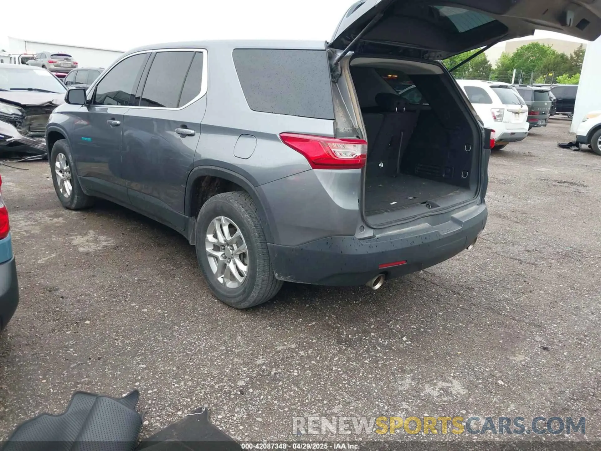 3 Photograph of a damaged car 1GNERFKW8LJ185193 CHEVROLET TRAVERSE 2020
