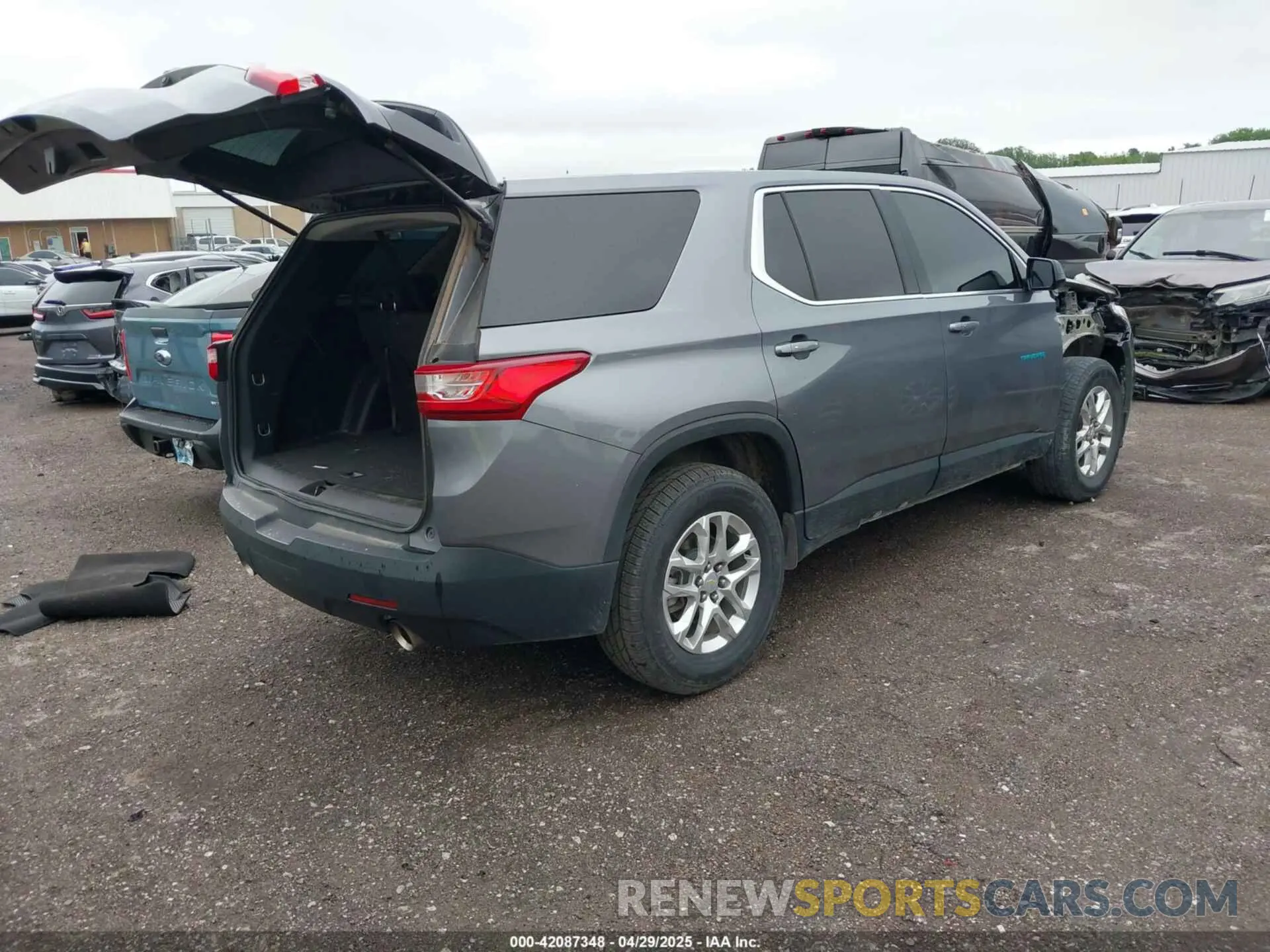 4 Photograph of a damaged car 1GNERFKW8LJ185193 CHEVROLET TRAVERSE 2020
