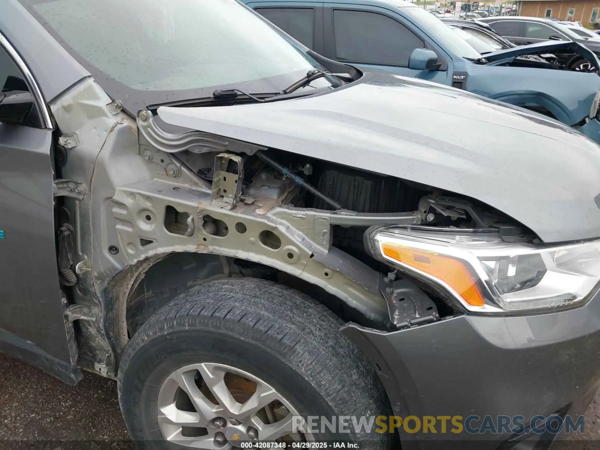 6 Photograph of a damaged car 1GNERFKW8LJ185193 CHEVROLET TRAVERSE 2020