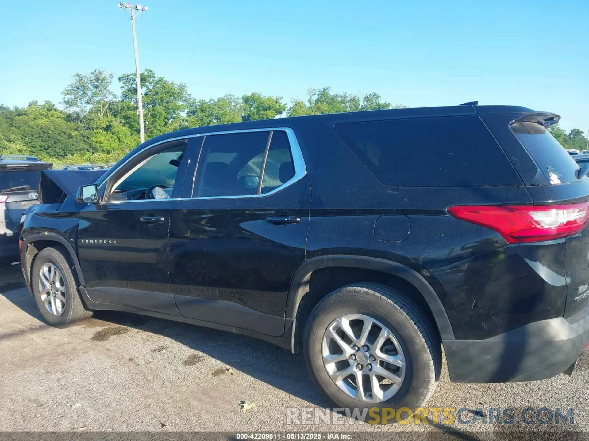 14 Photograph of a damaged car 1GNERFKW8LJ204213 CHEVROLET TRAVERSE 2020