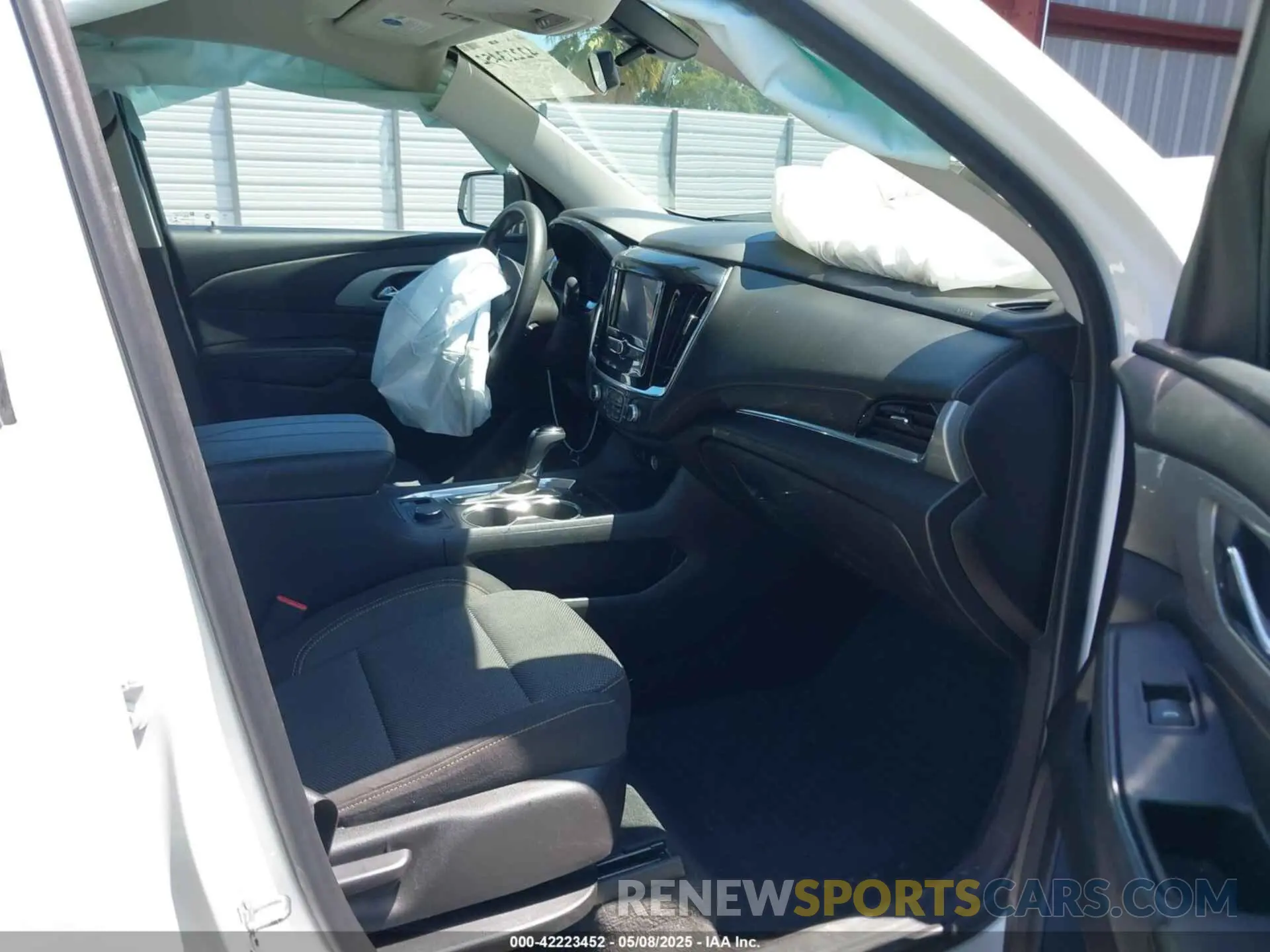 5 Photograph of a damaged car 1GNERFKW8LJ321354 CHEVROLET TRAVERSE 2020