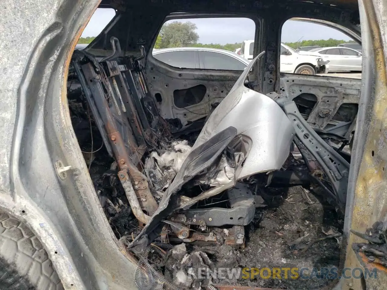 11 Photograph of a damaged car 1GNERFKW9LJ184862 CHEVROLET TRAVERSE 2020